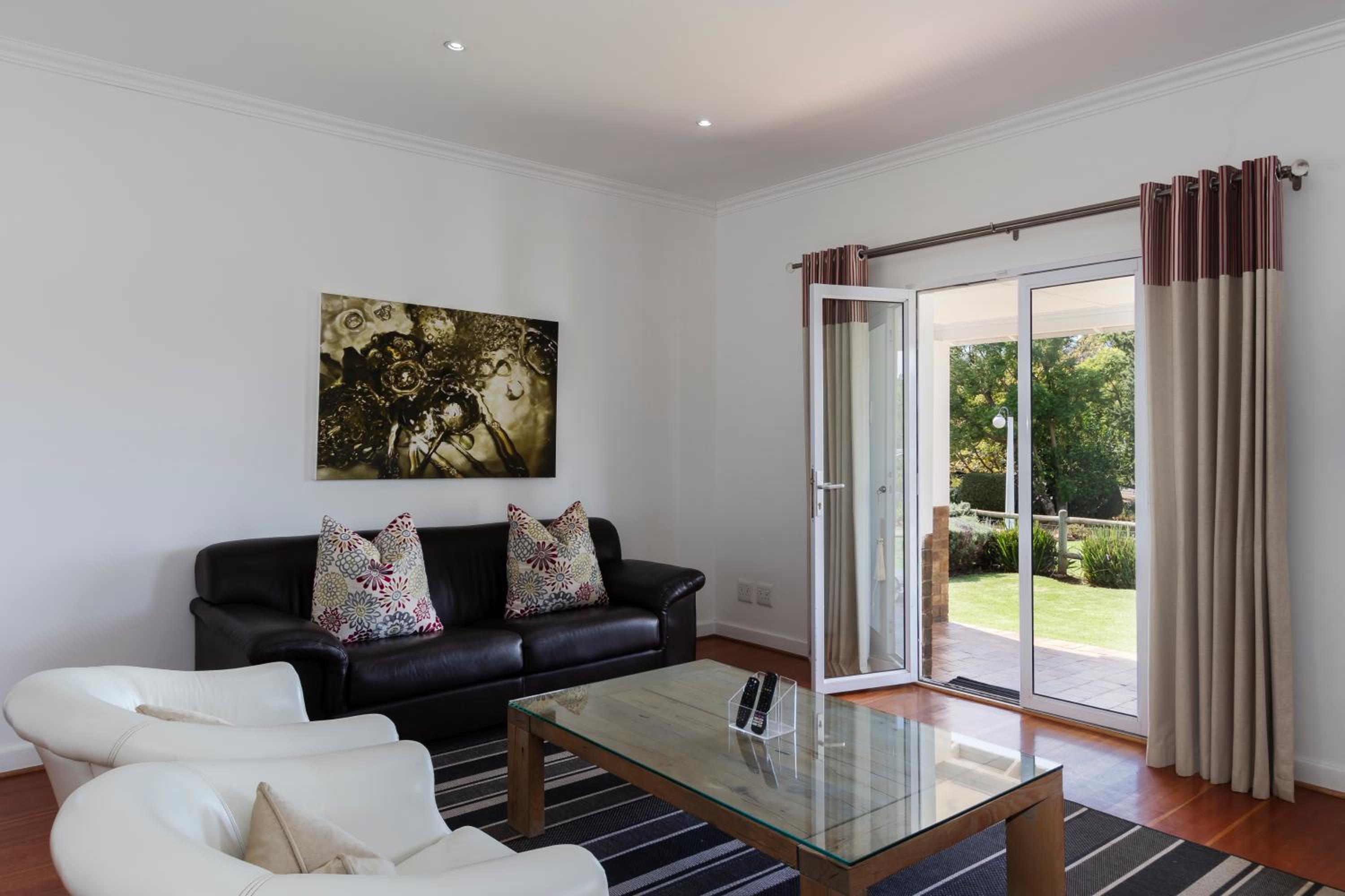 Junior Suite with Garden View - Photo 7