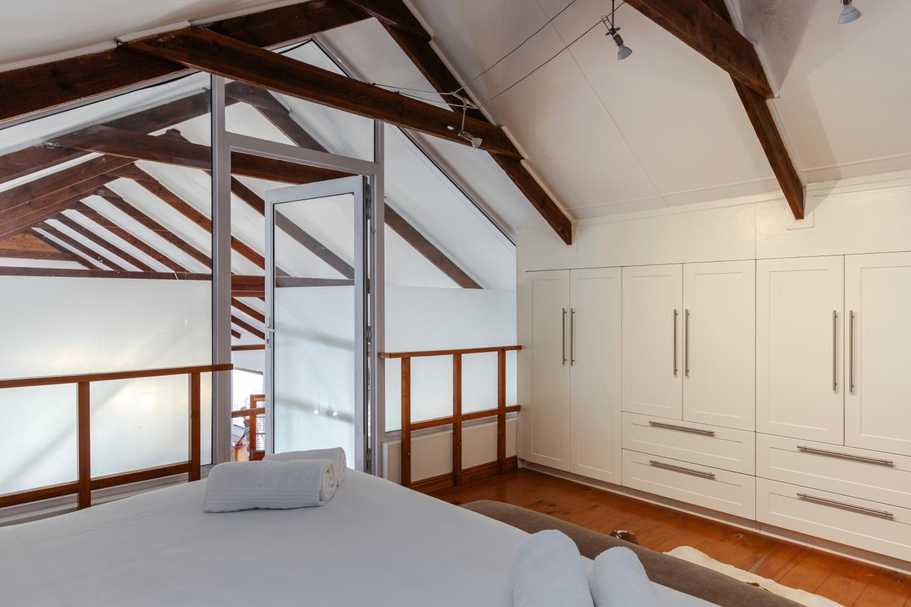 Junior Suite with Private Pool - Photo 10