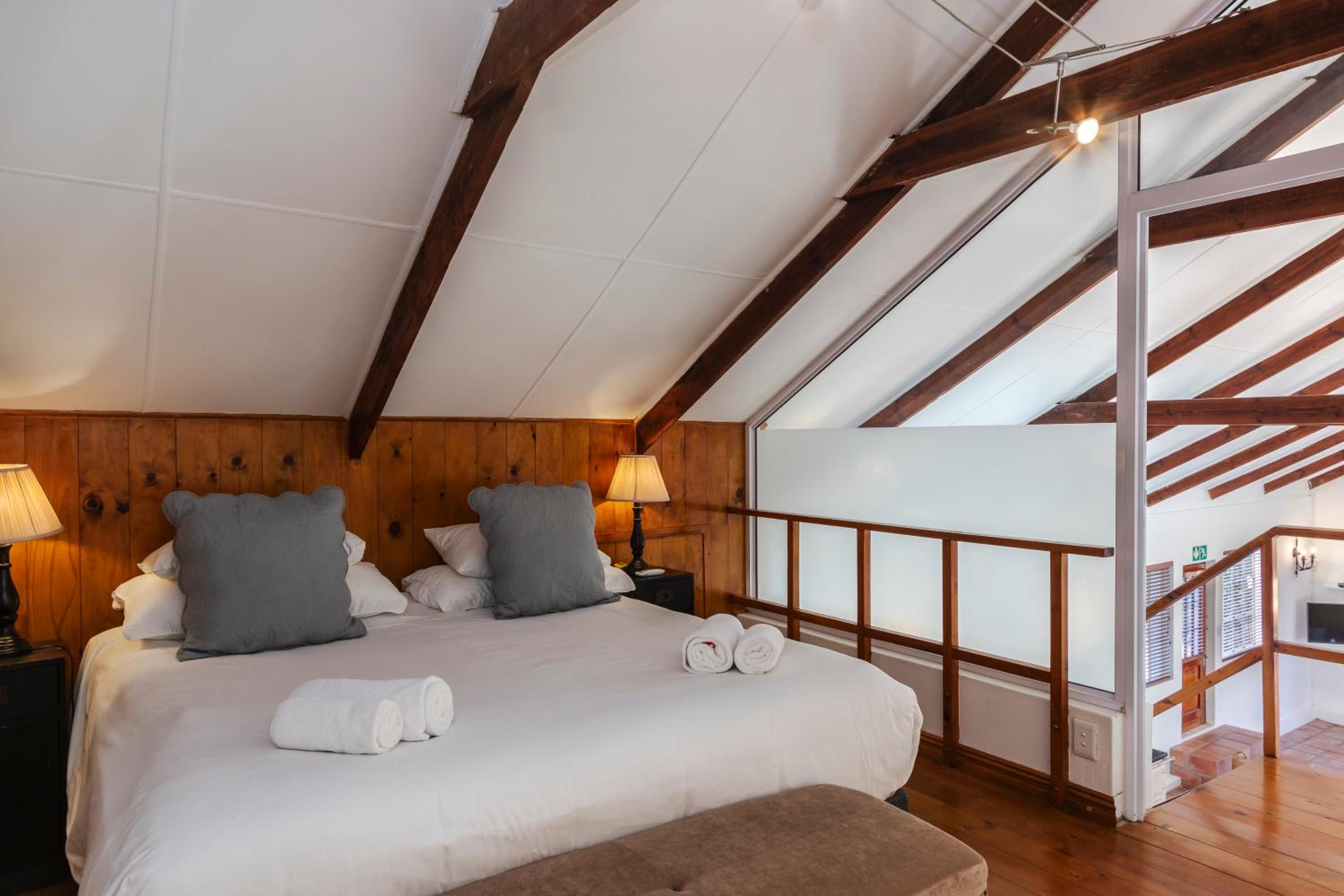Junior Suite with Private Pool - Photo 11