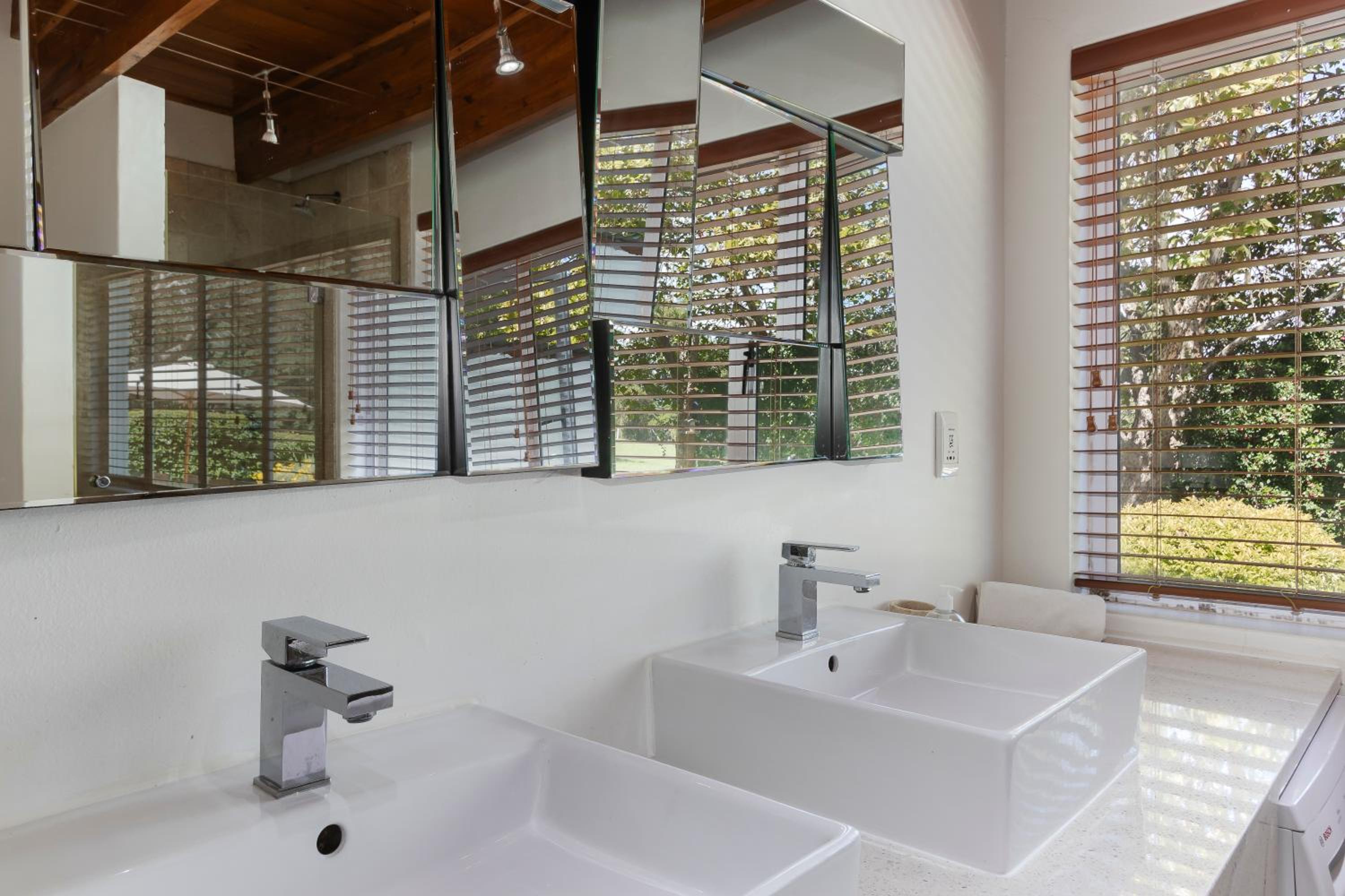 Junior Suite with Private Pool - Photo 7