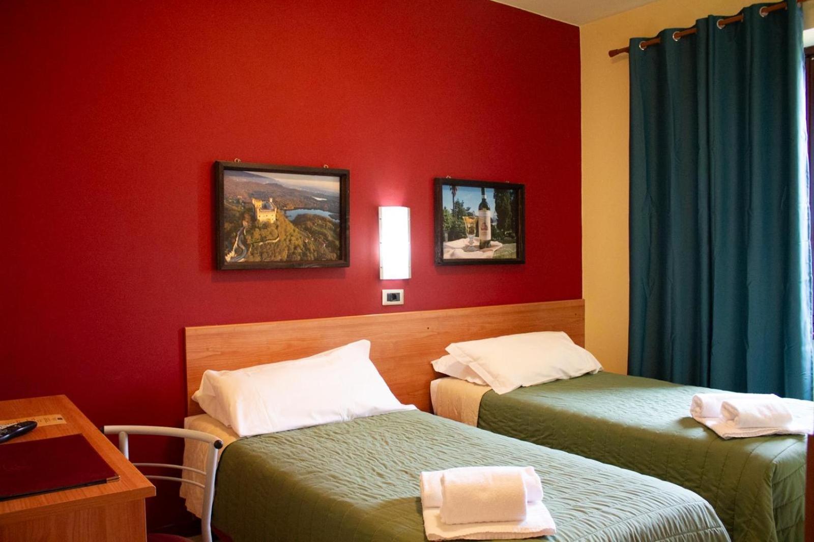 Standard Twin Room - Photo 7