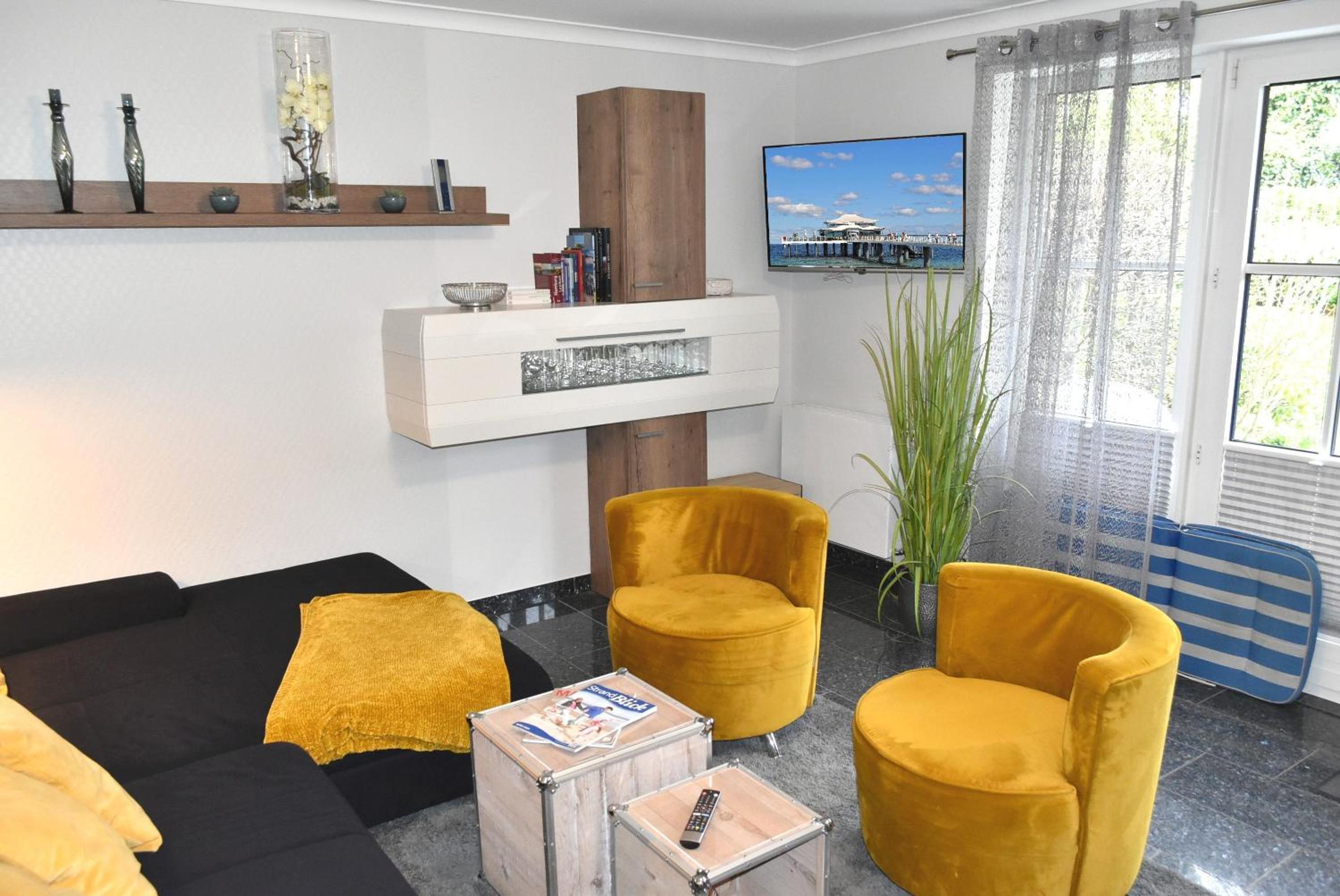 One-Bedroom Apartment with Shower photo 1