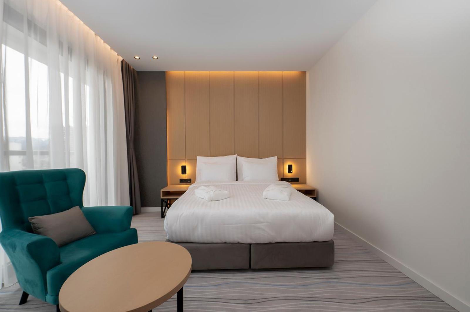 Double Room with Balcony - Photo 4