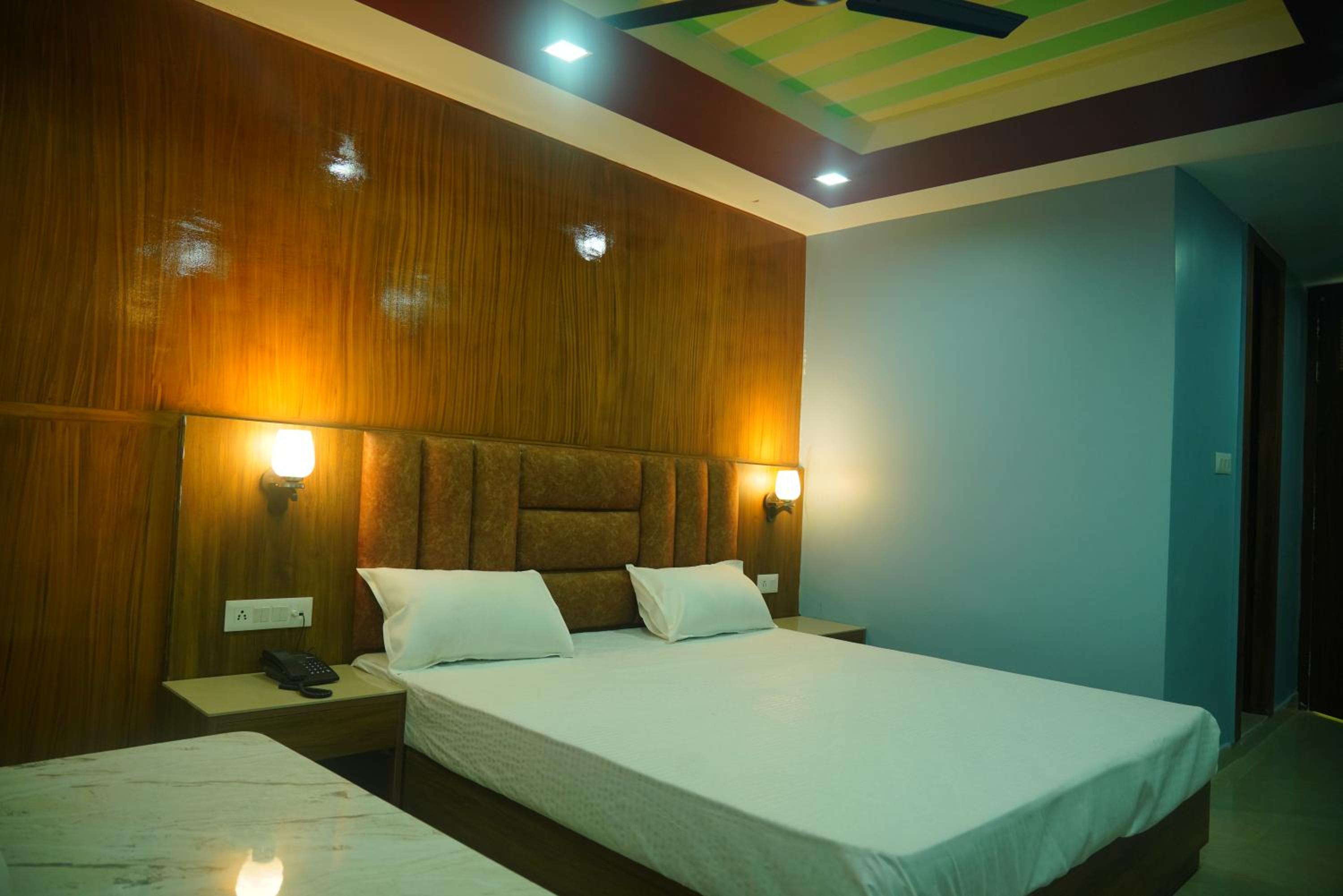 Deluxe Room - Photo 11