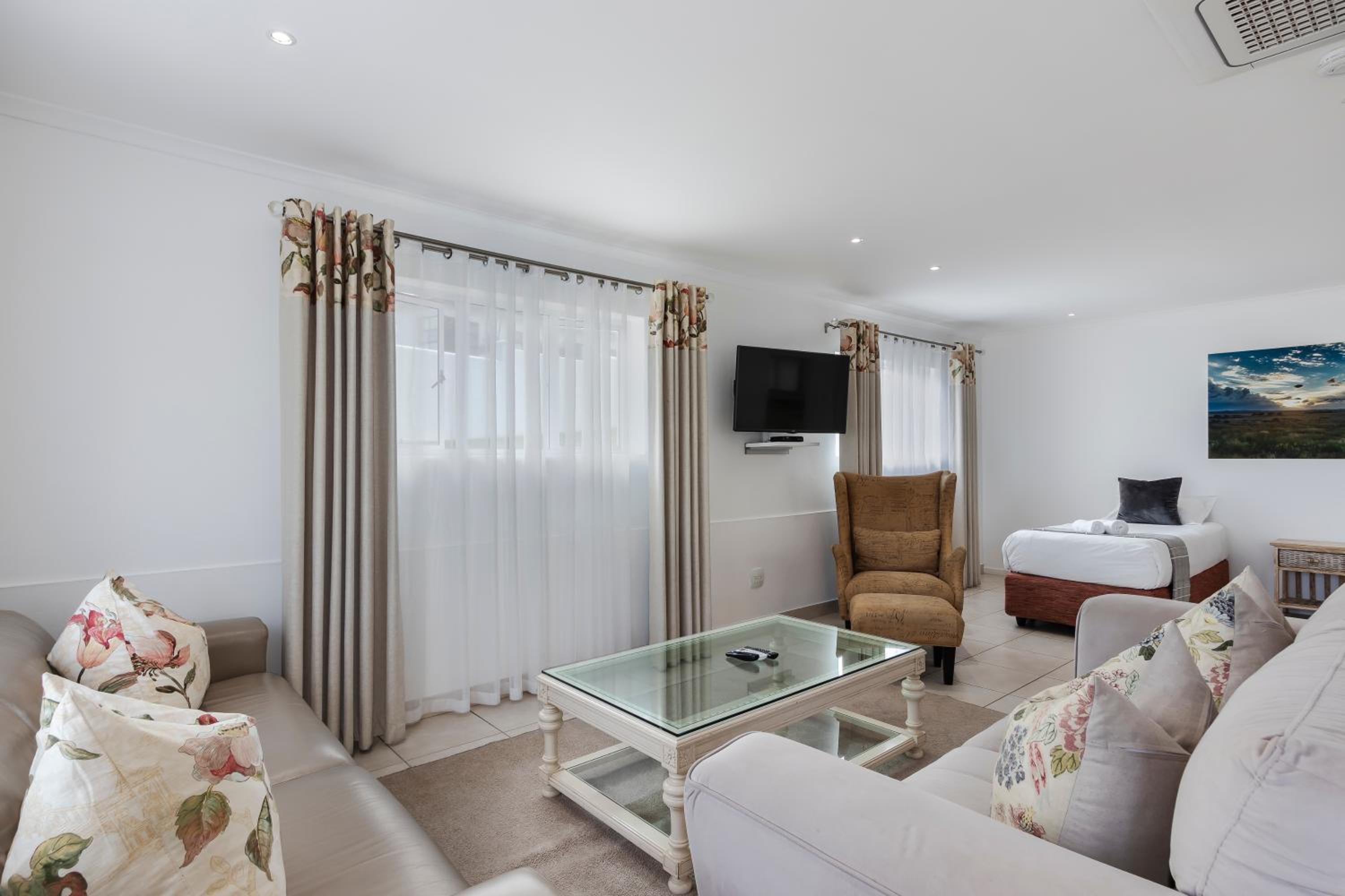 Family Suite - Photo 11