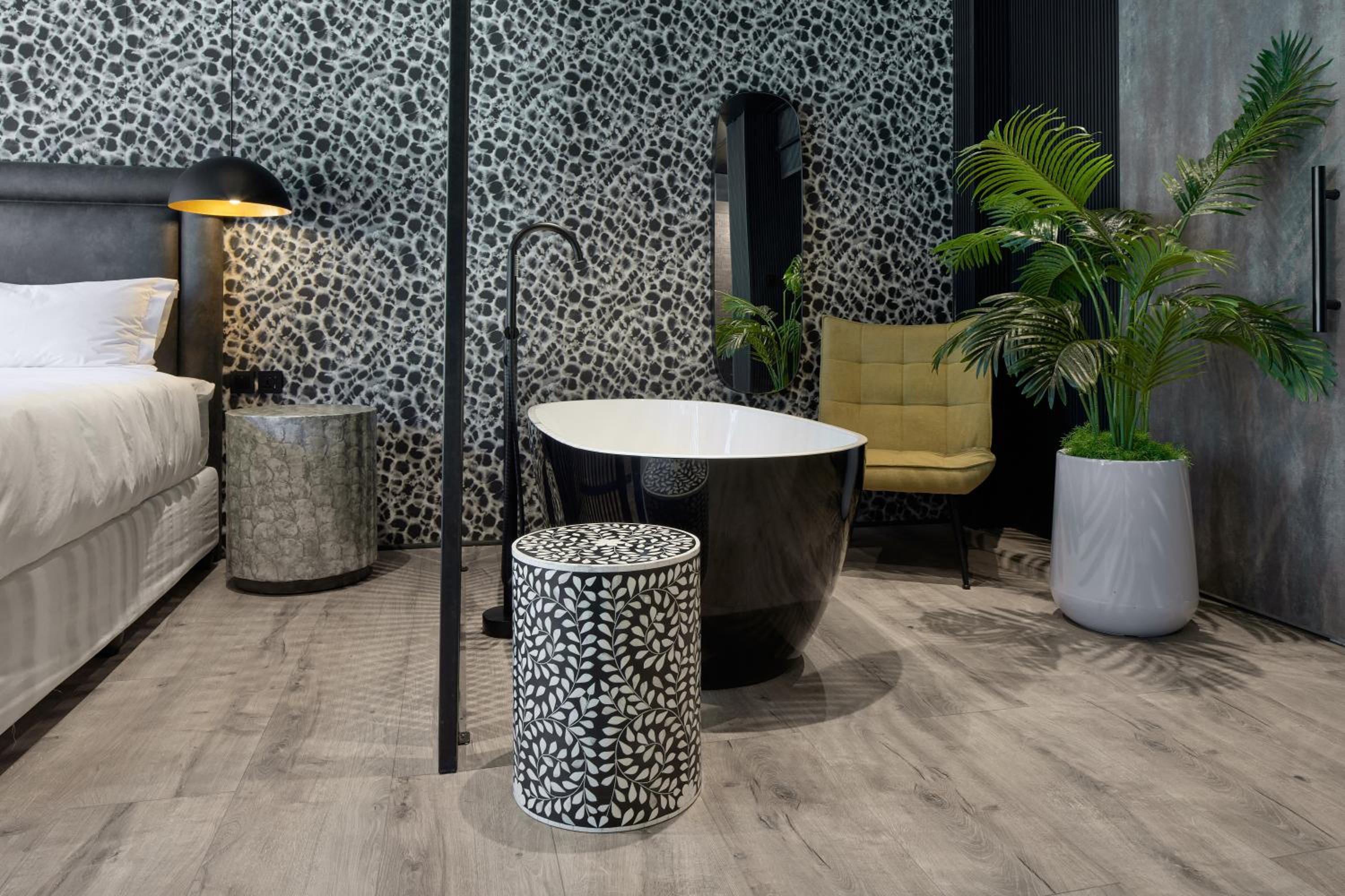 King Room with Spa Bath