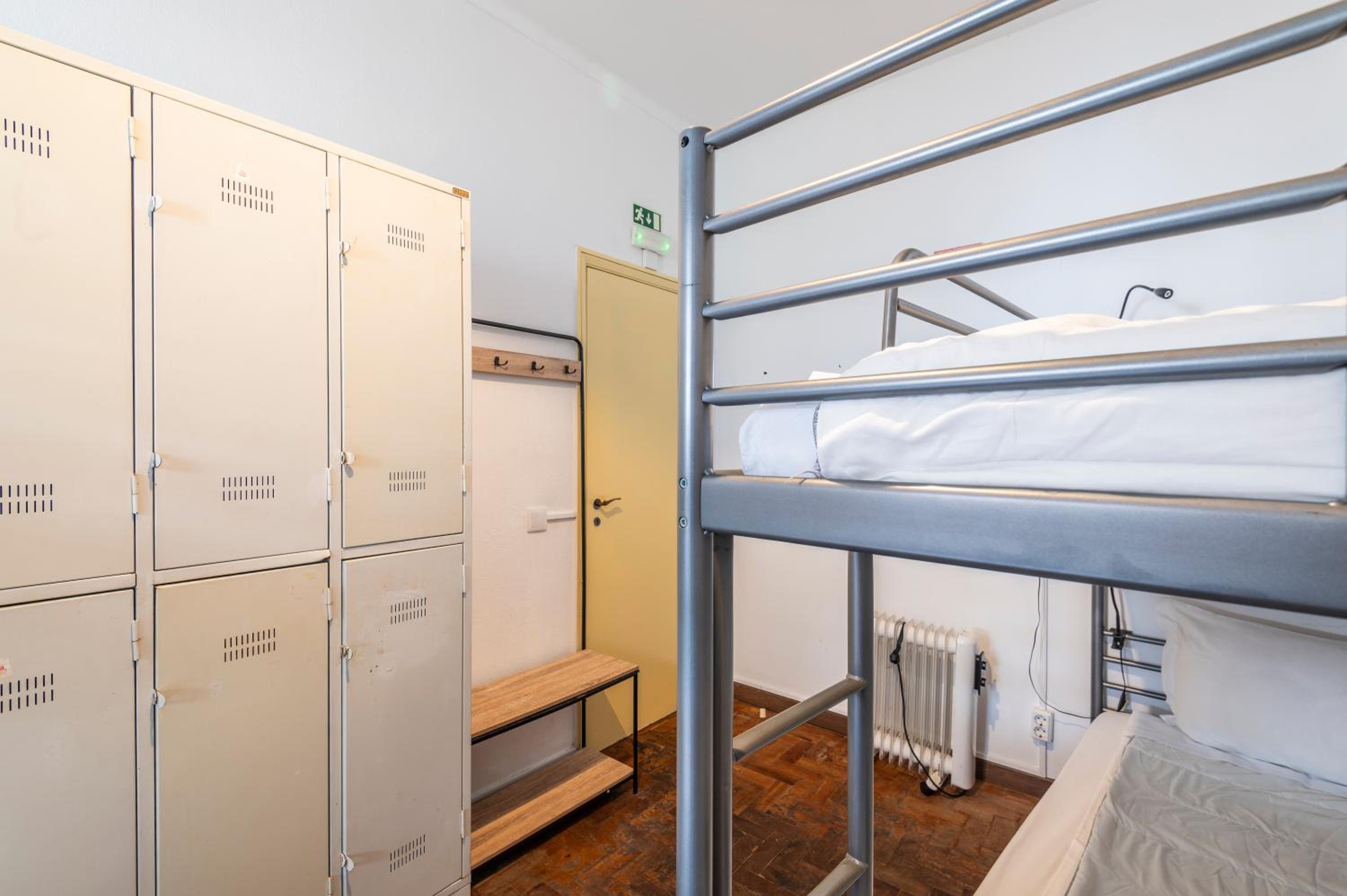 Bunk Bed in Mixed Dormitory Room