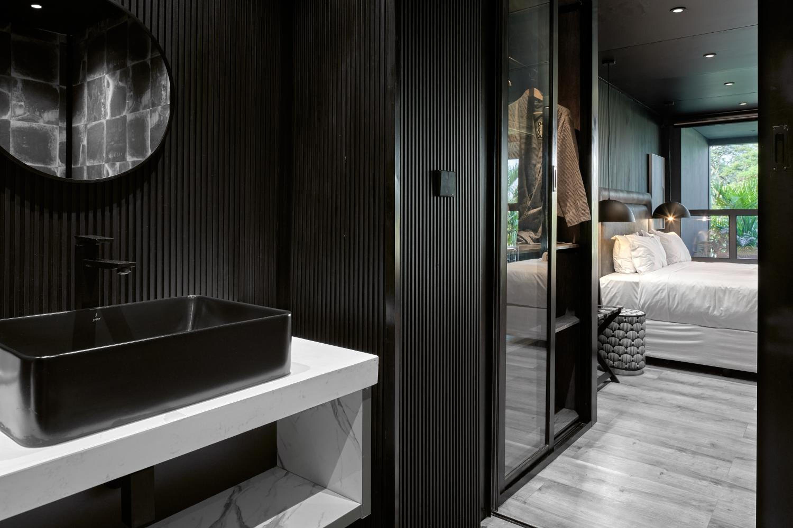 King Room with Balcony photo 3