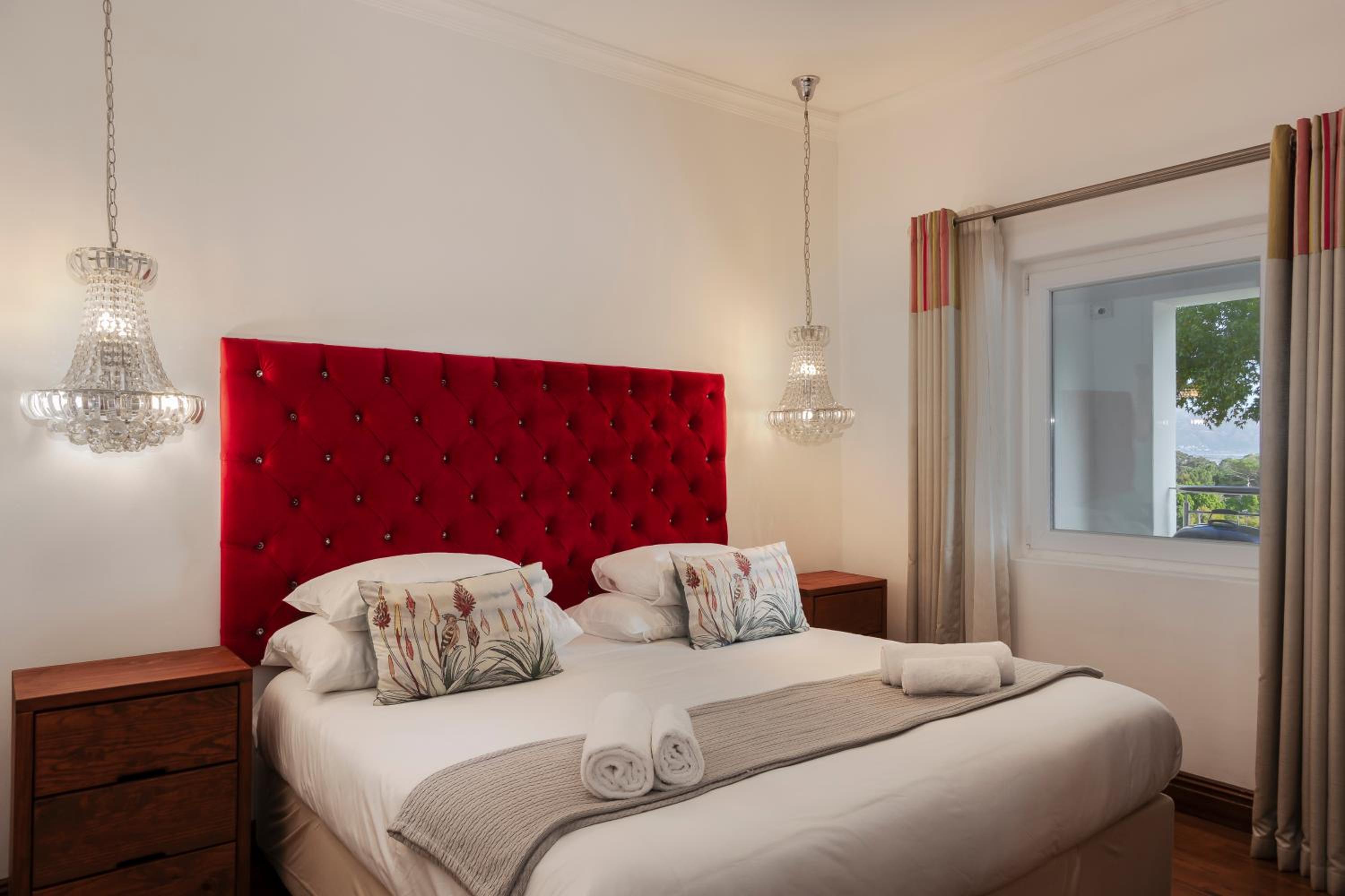 Deluxe Suite with Sea View - Photo 13