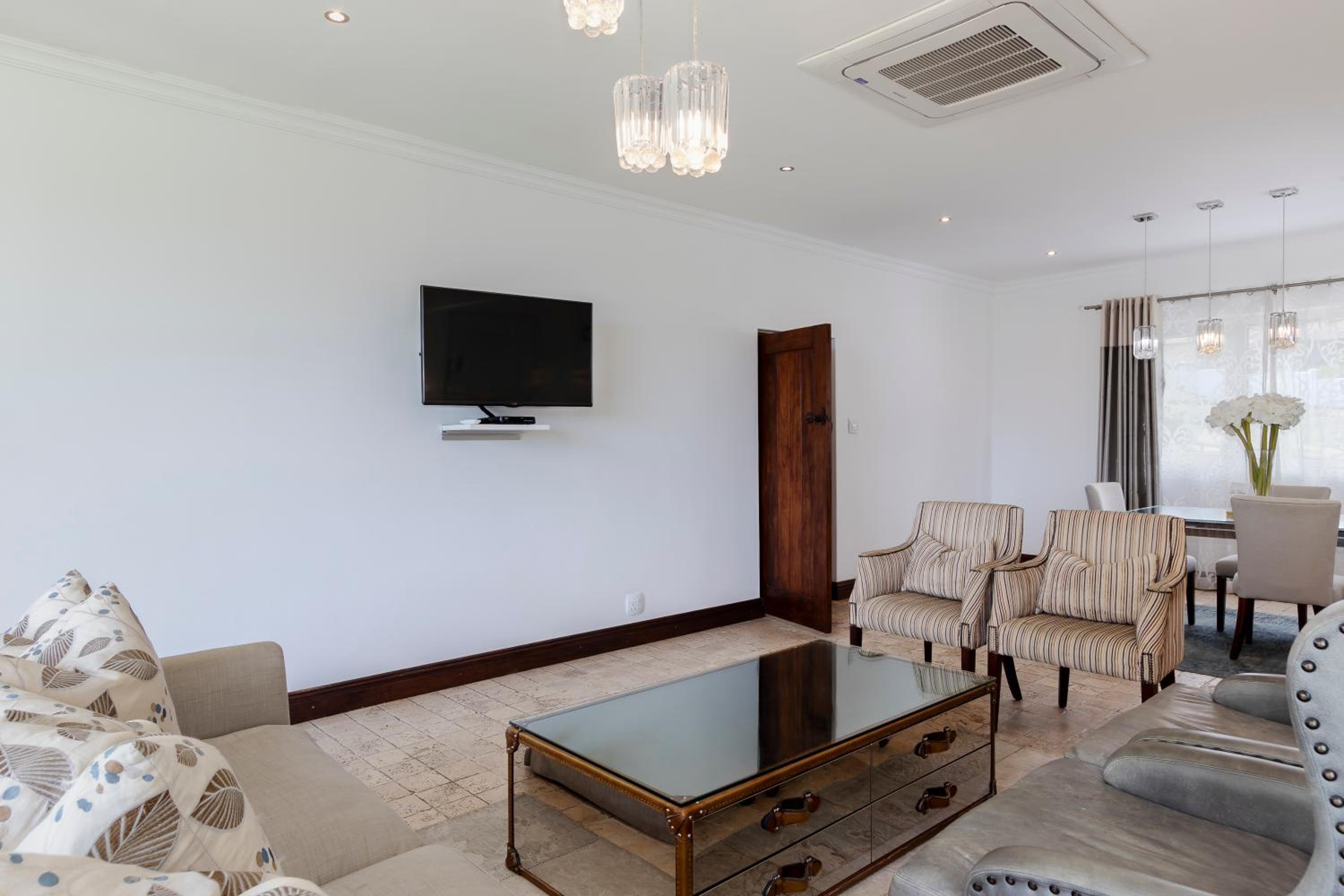 Deluxe Suite with Sea View - Photo 1