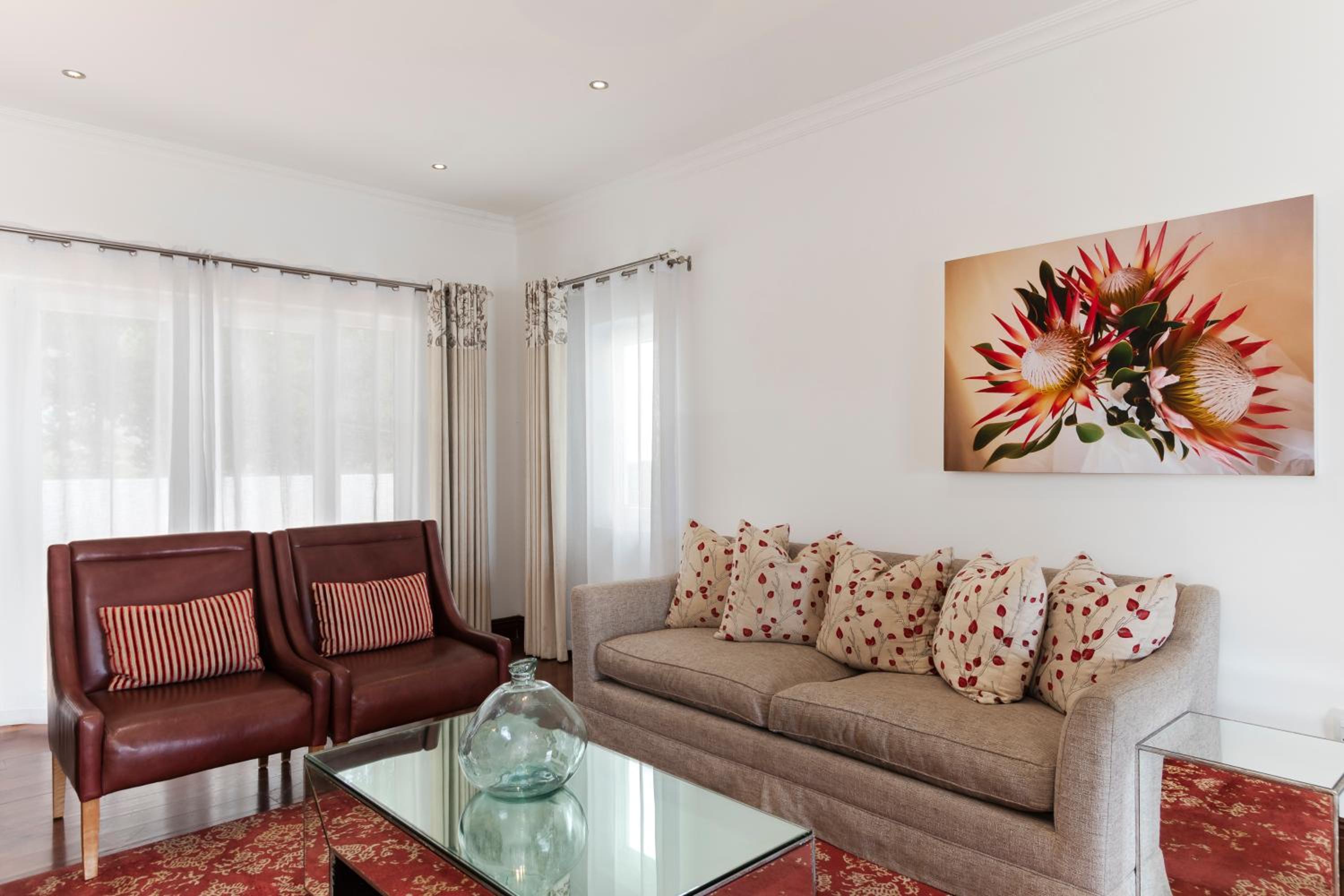 Deluxe Suite with Sea View - Photo 2