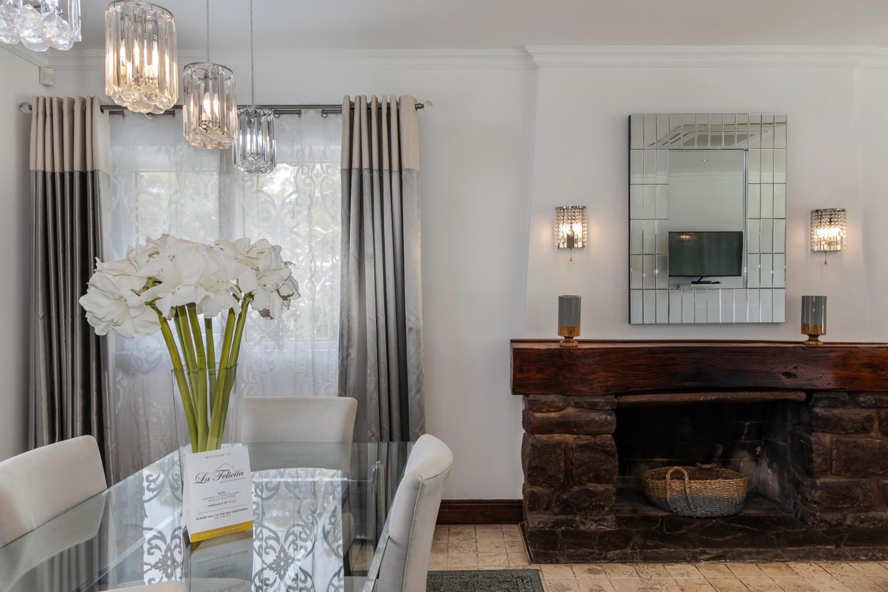 Deluxe Suite with Sea View - Photo 15