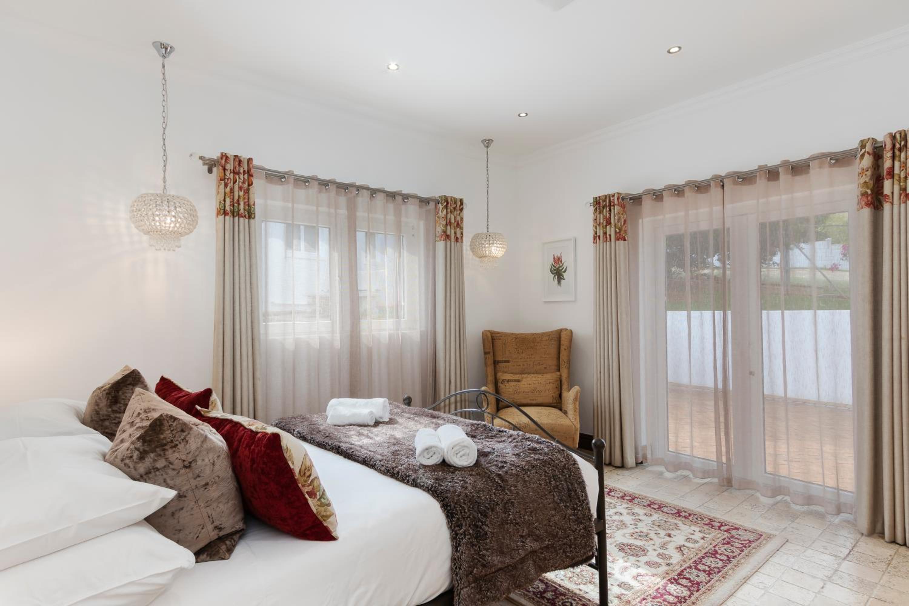 Deluxe Suite with Sea View - Photo 10