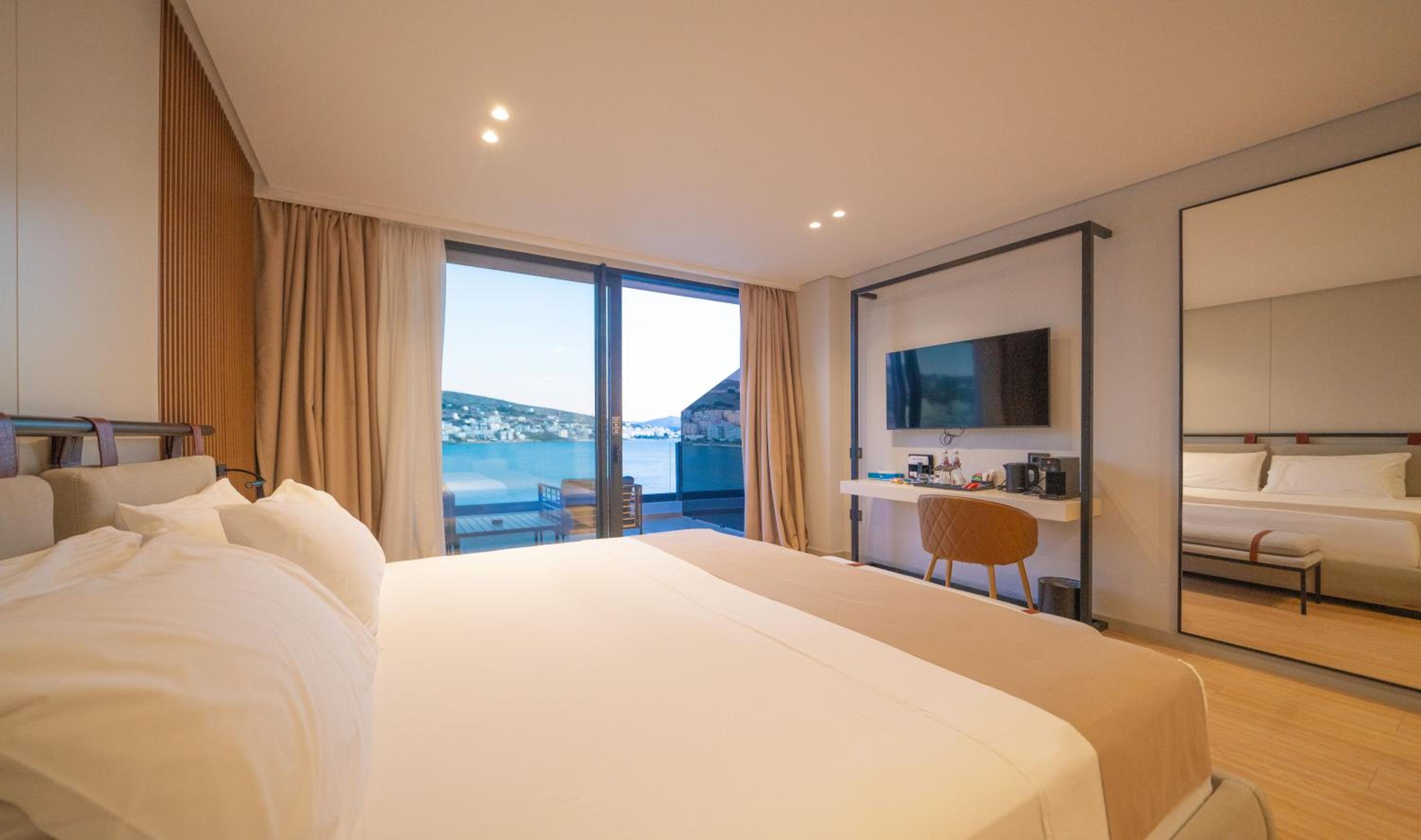 Junior Suite with Sea View photo 2