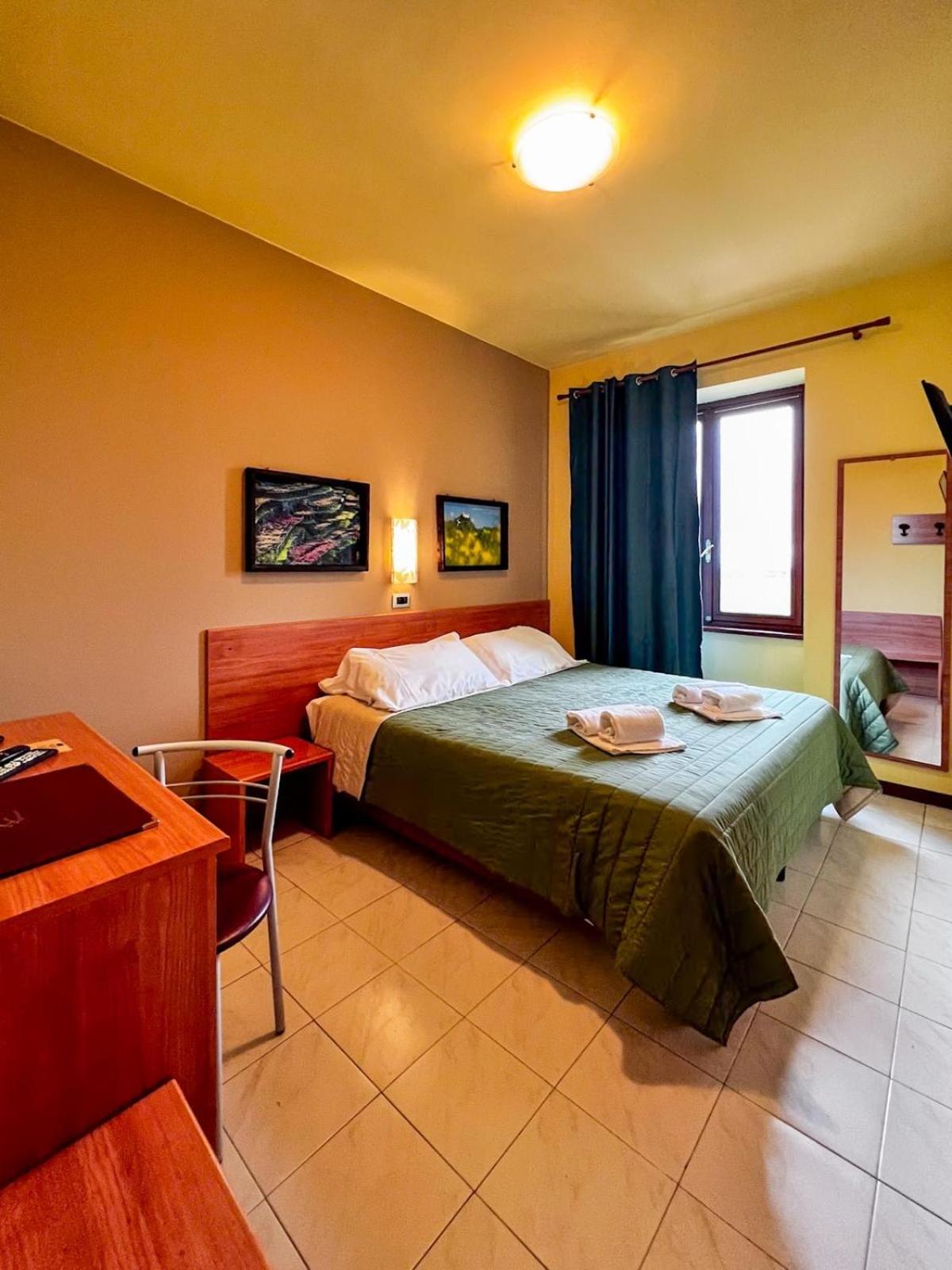 Standard Double Room - Photo 1
