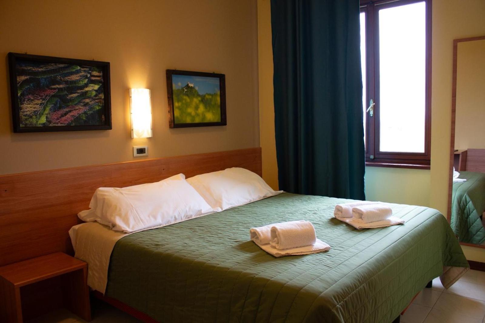Standard Double Room - Photo 3