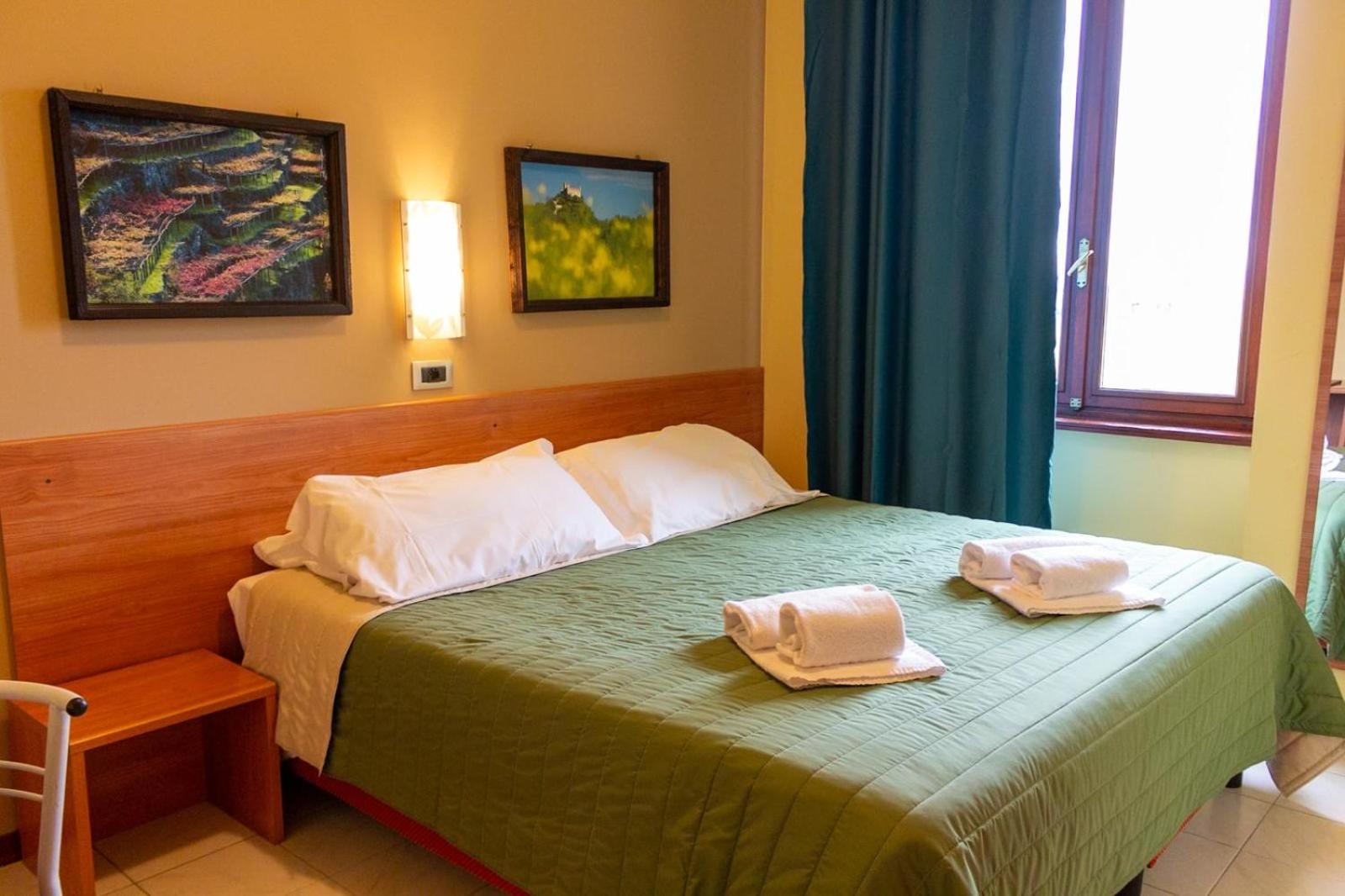 Standard Double Room - Photo 8