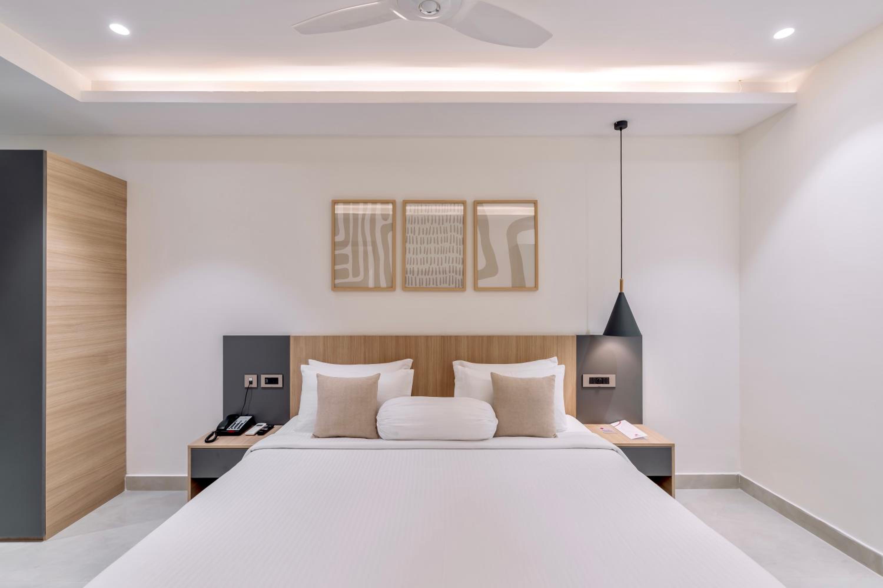 Premier King Supreme with Early Check-In & Late Check-Out upto 2 hours (subject to availability). Free Room Upgrade (subject to availability) photo 1