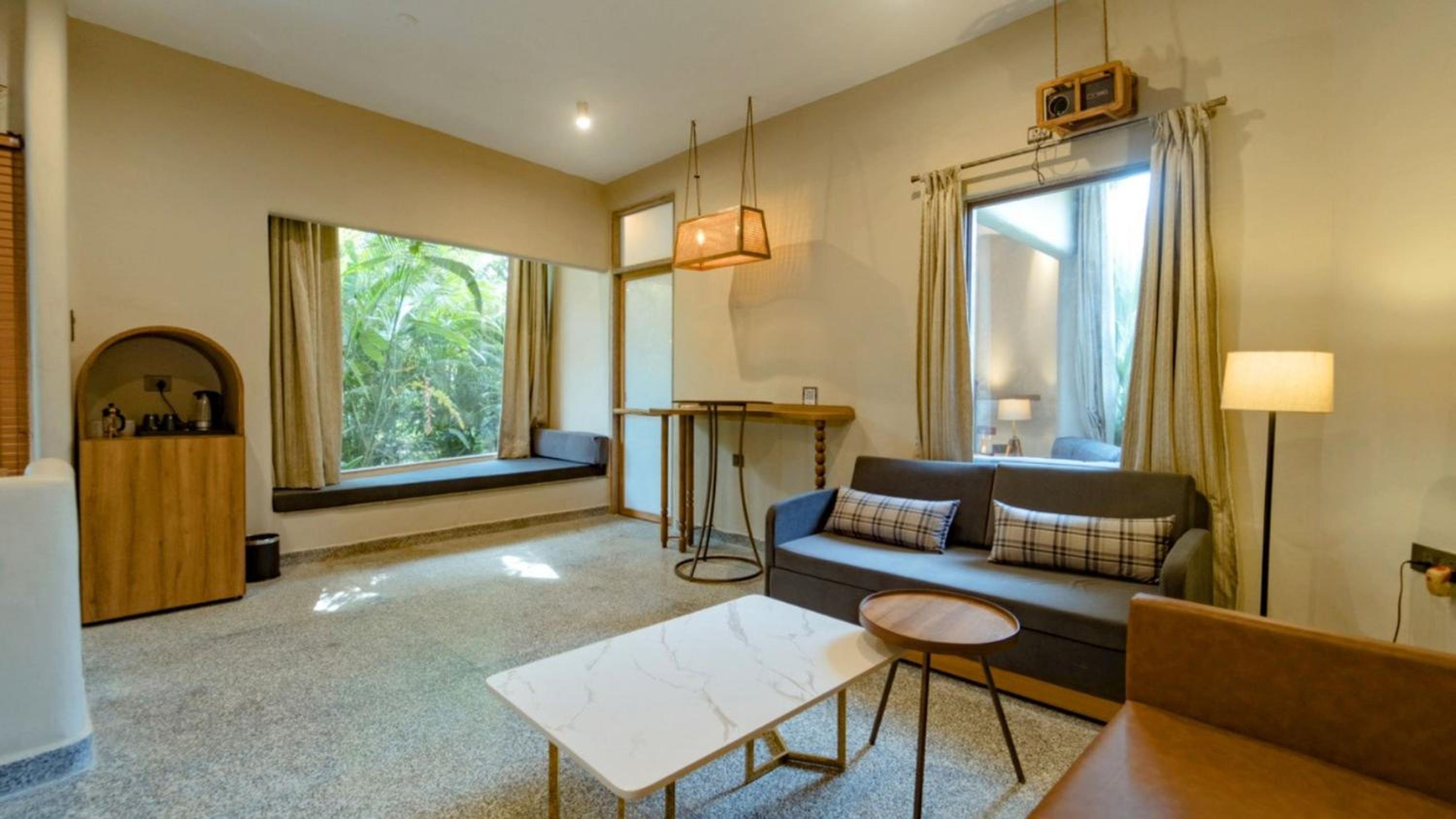 Superior Suite - Photo 11