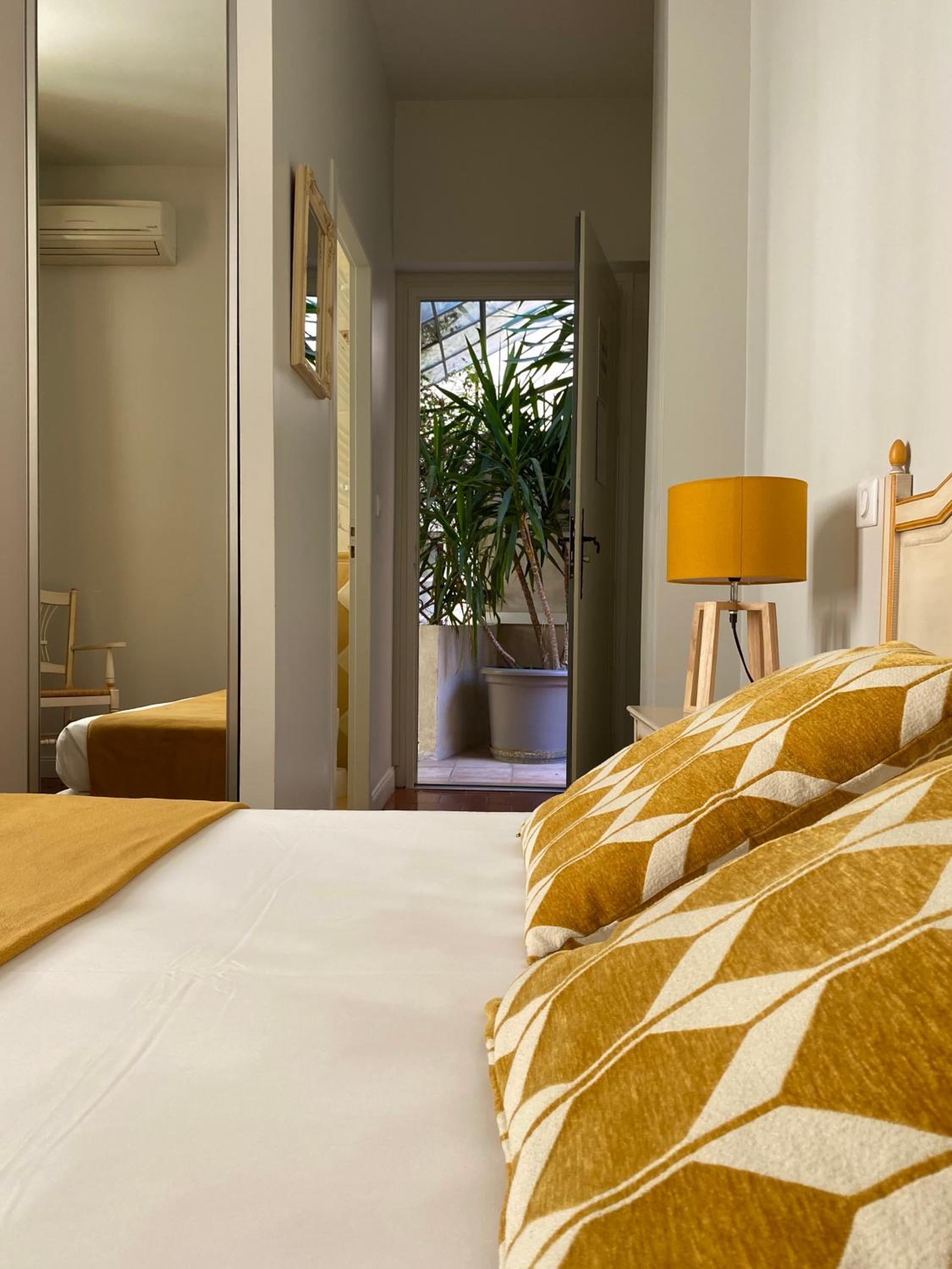 Double Room - Photo 11