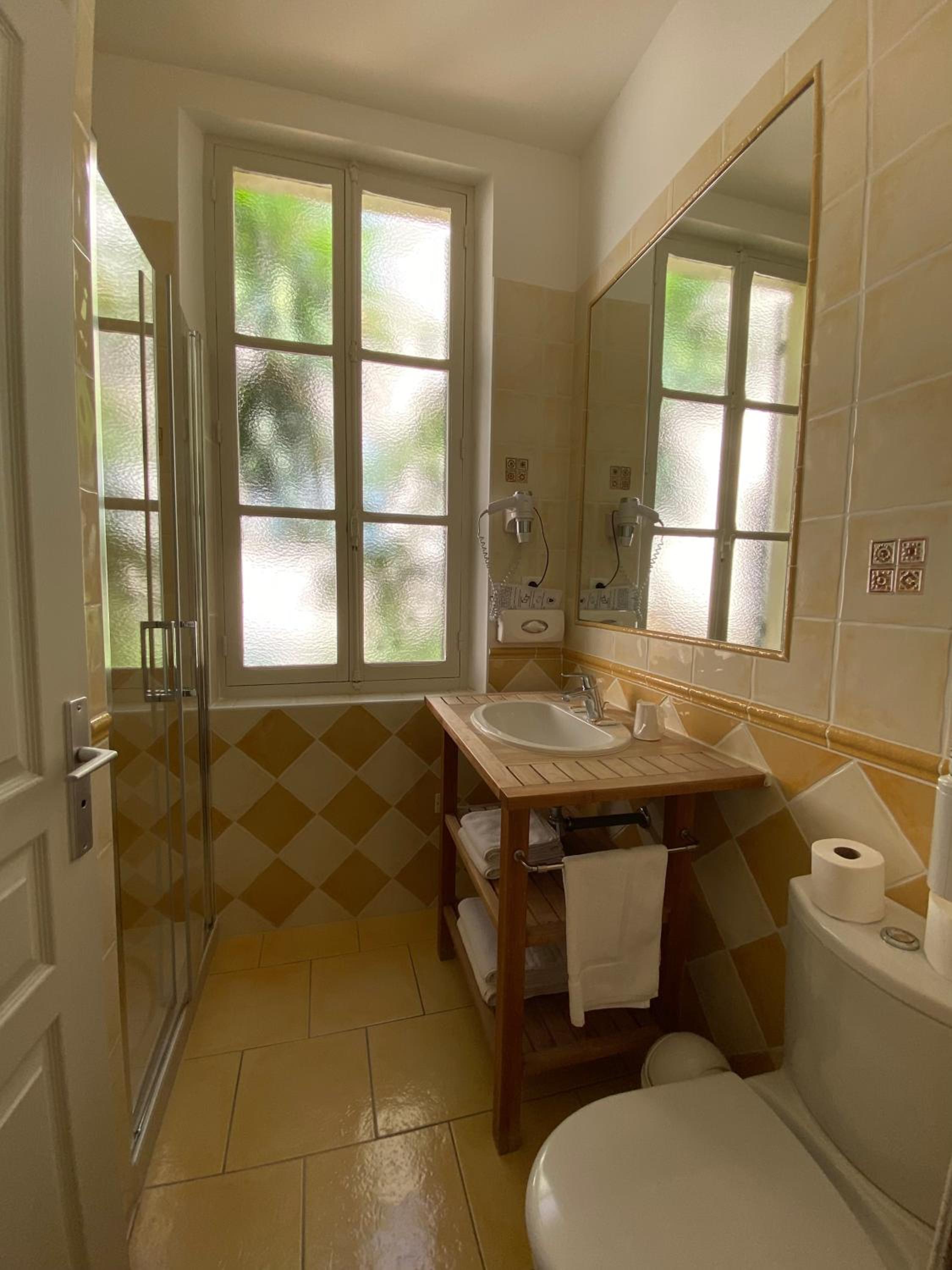 Double Room - Photo 9