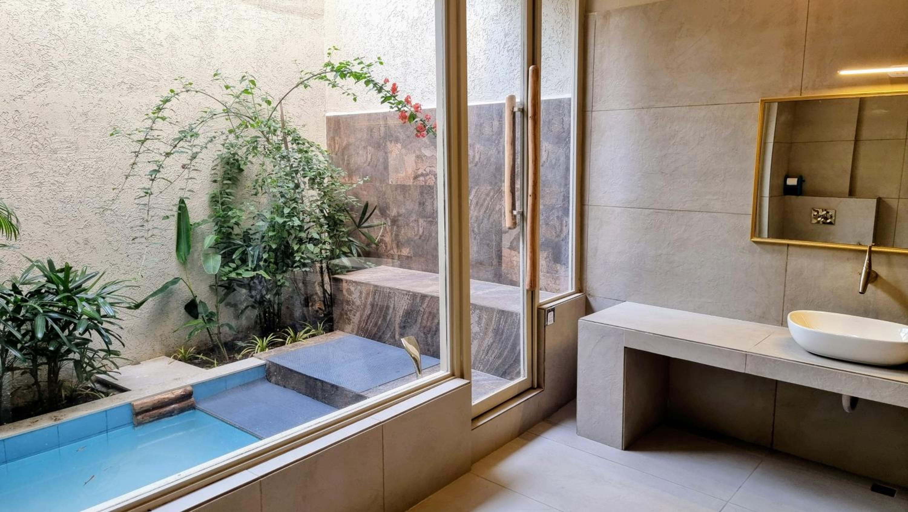 Superior Suite - Photo 6
