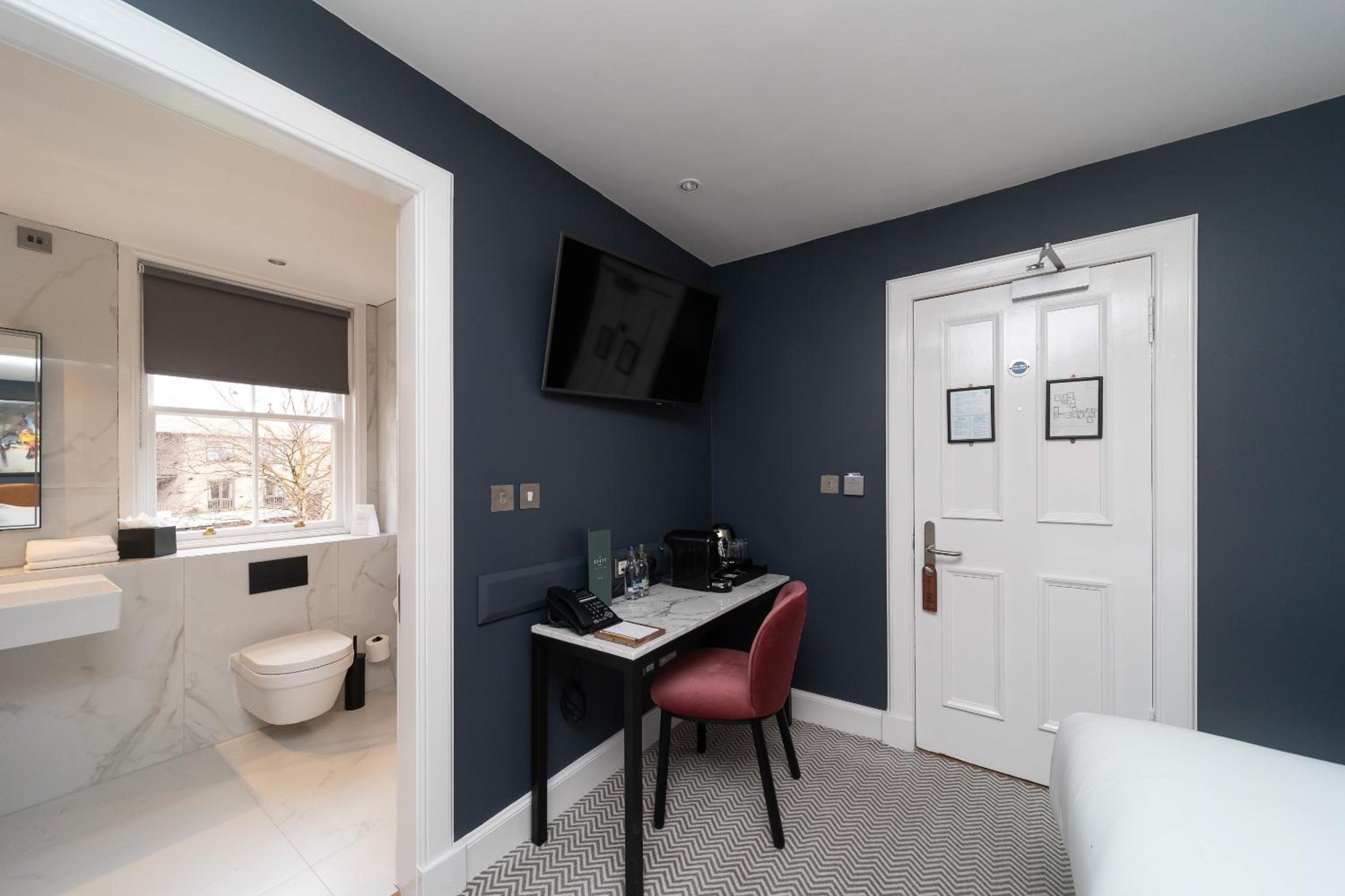 Cozy Double Room thumbnail 5