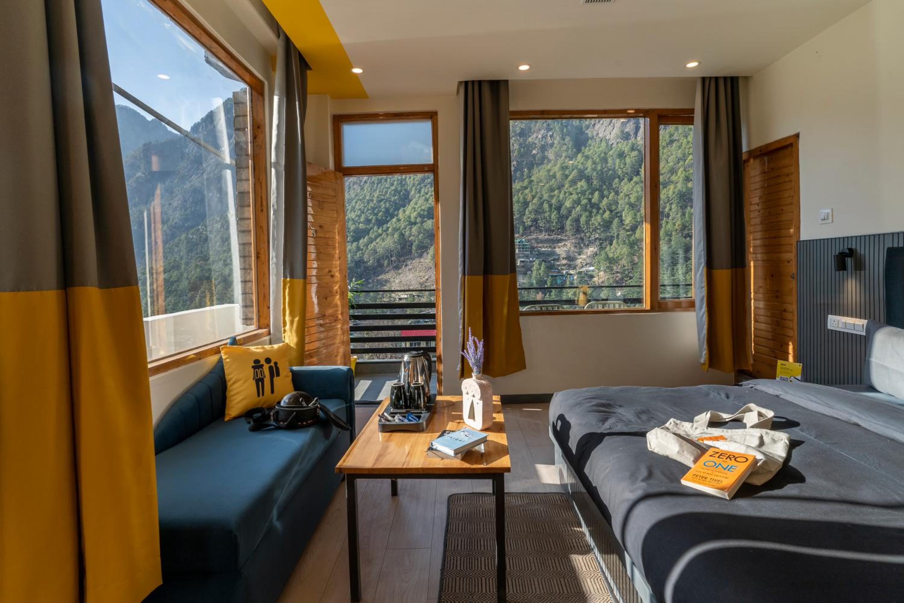 Superior Double Room with Balcony and Mountain View x A Block - Photo 4