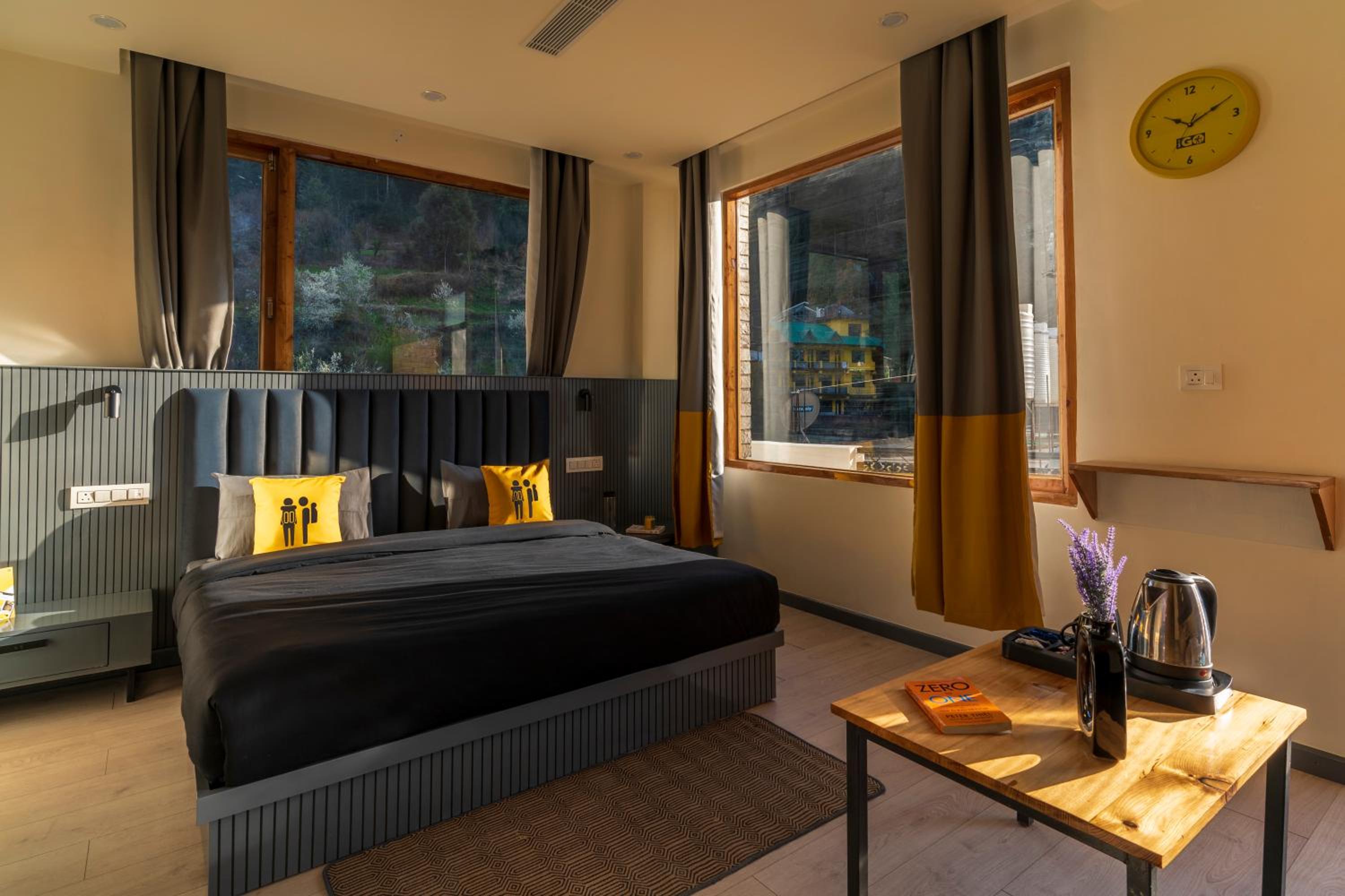 Superior Double Room with Balcony and Mountain View x A Block - Photo 3