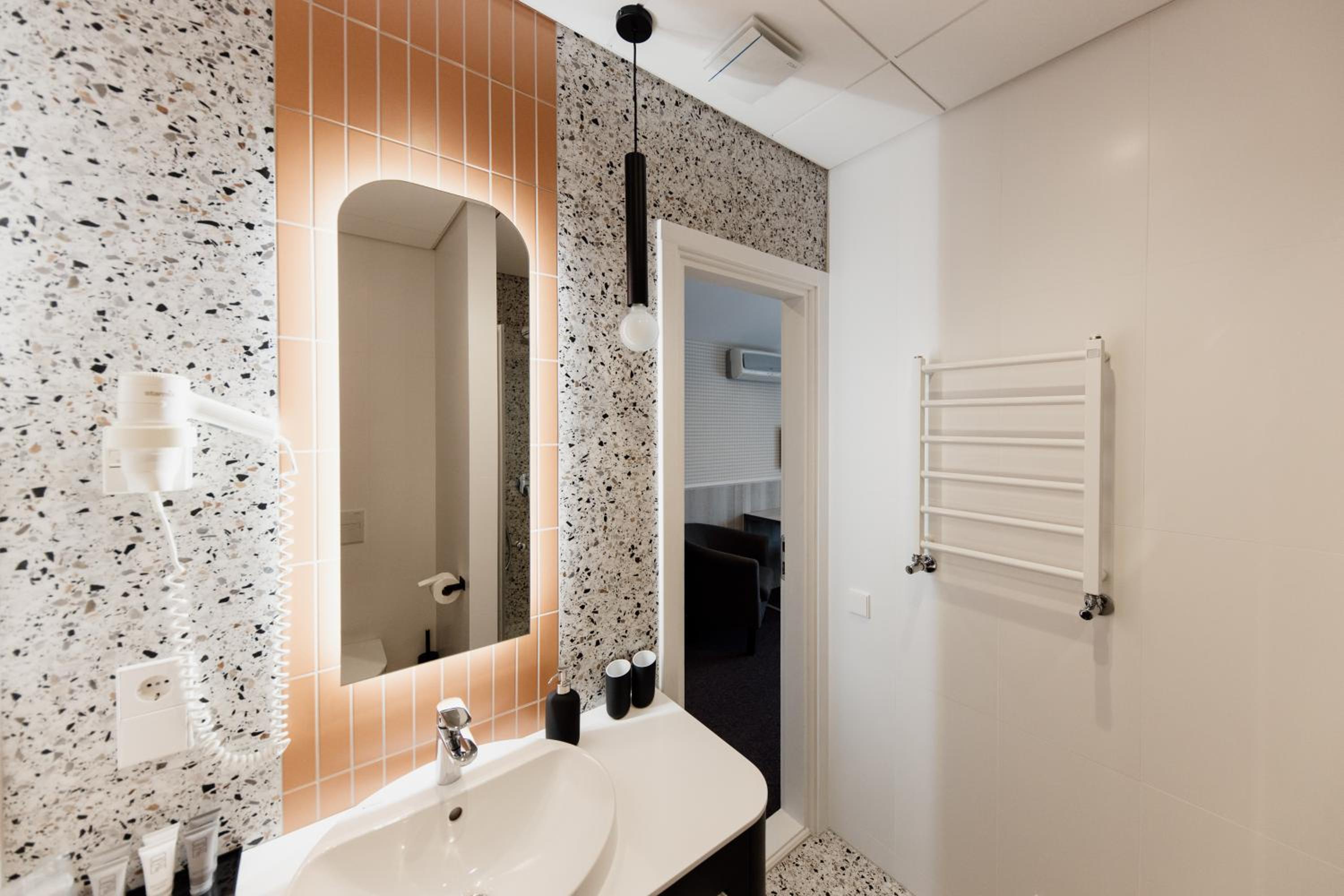 Double or Twin Room - Photo 7
