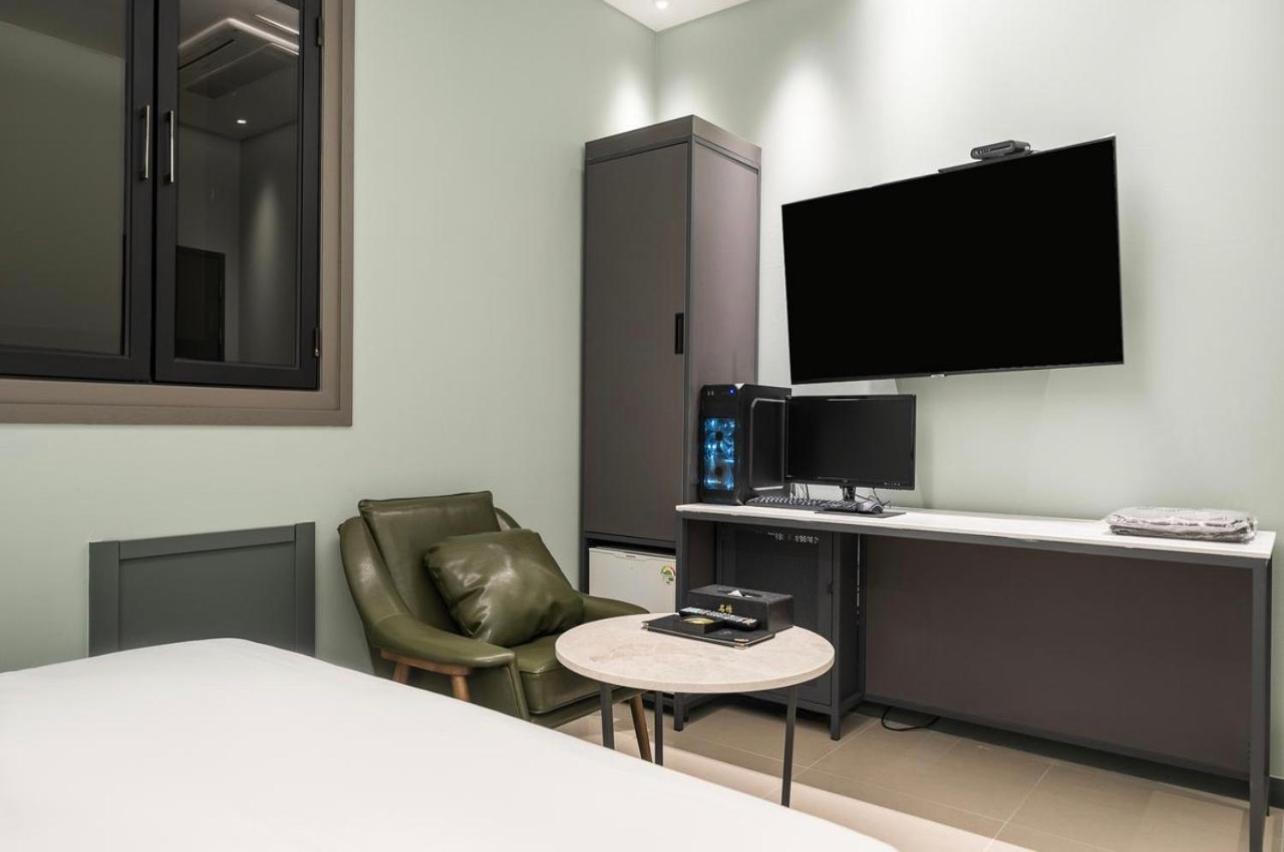 Special Offer  Randomly Selected Premium Room At Check In - Late Check-In 20:00 Pm  photo 1