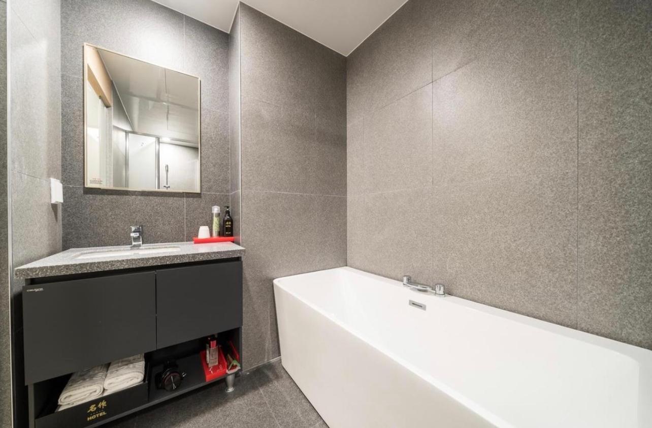 Special Offer  Randomly Selected Premium Room At Check In - Late Check-In 20:00 Pm  photo 2