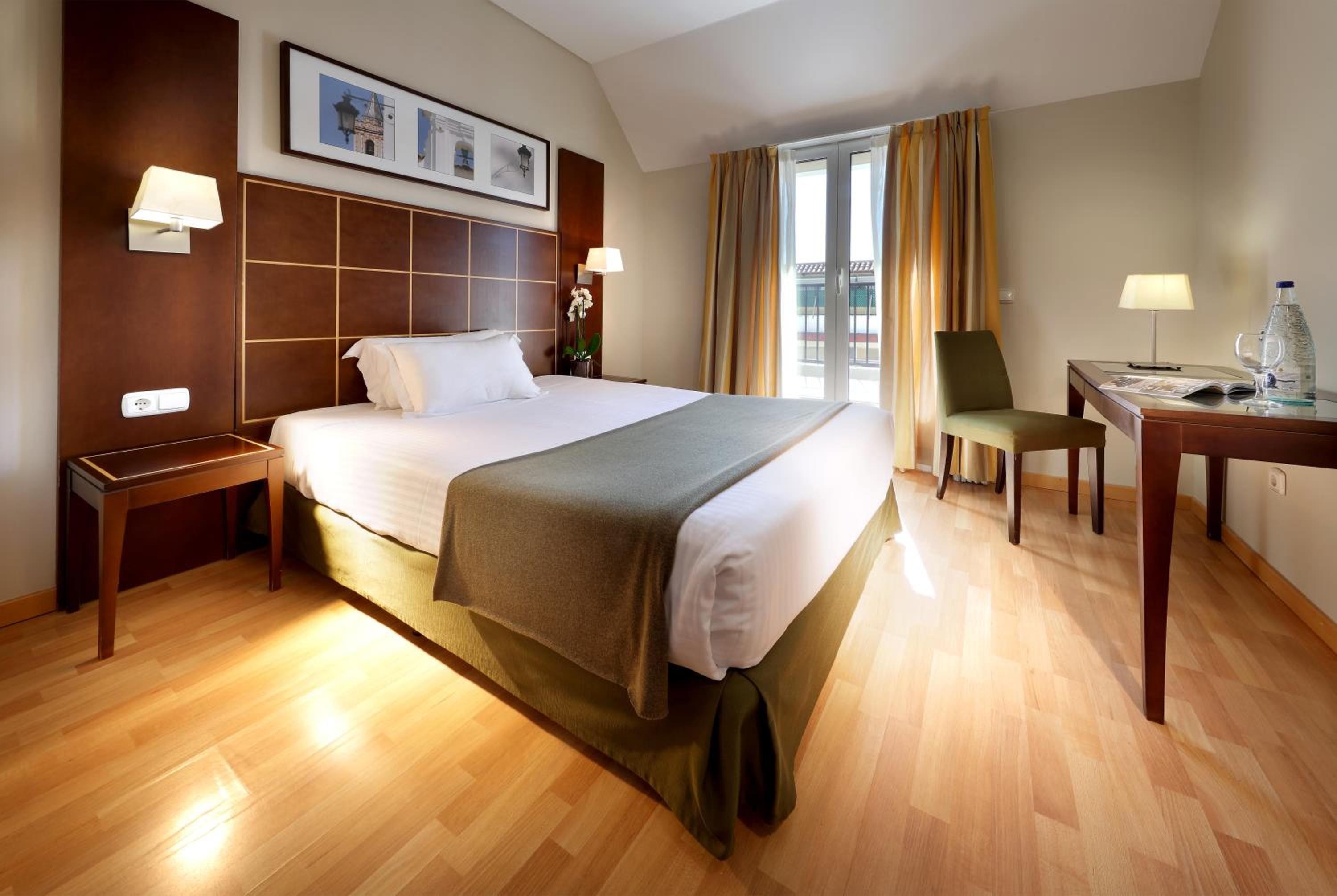 Double Room with Balcony - Photo 2