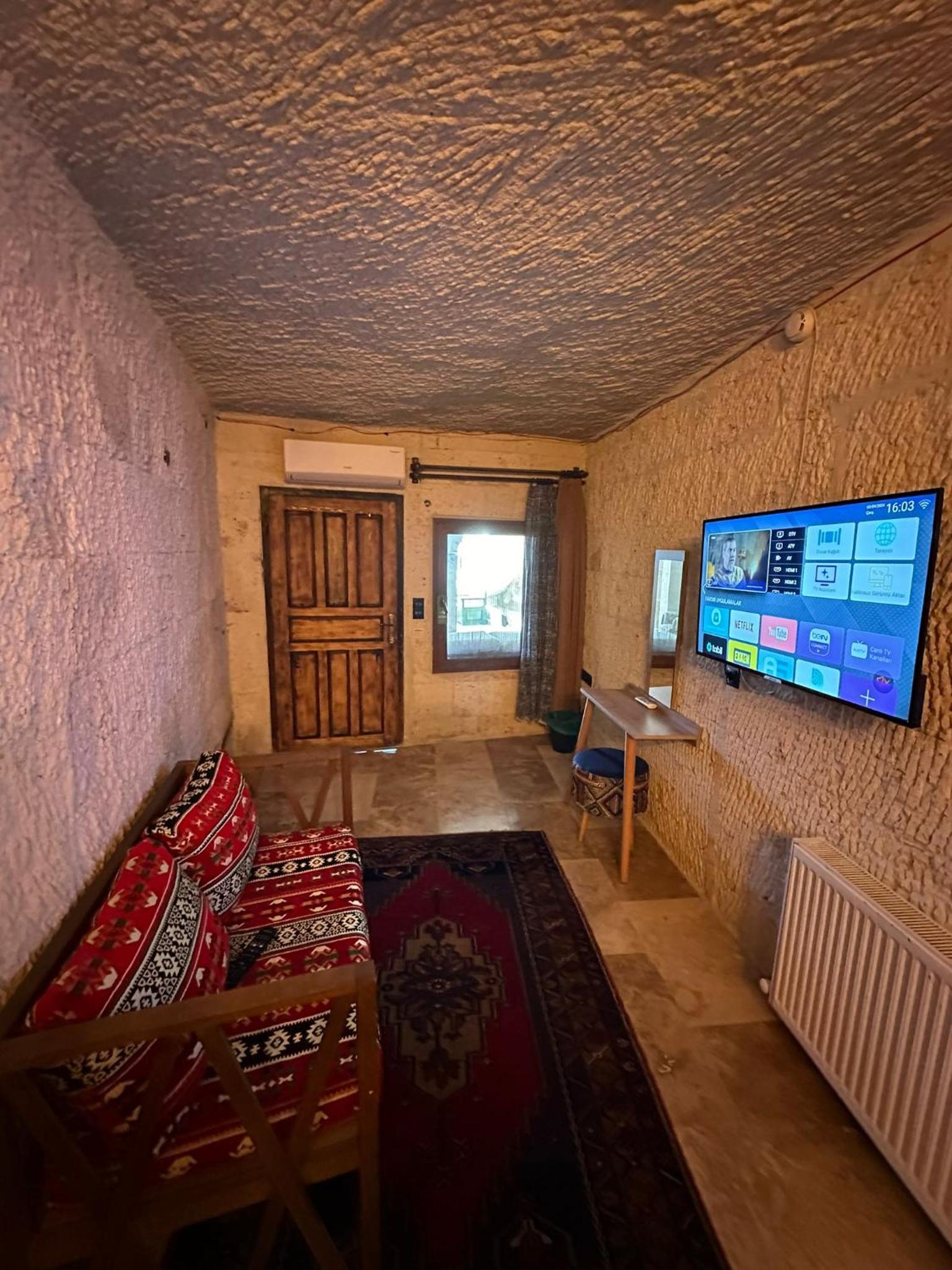 Superior Quadruple Room - Photo 8