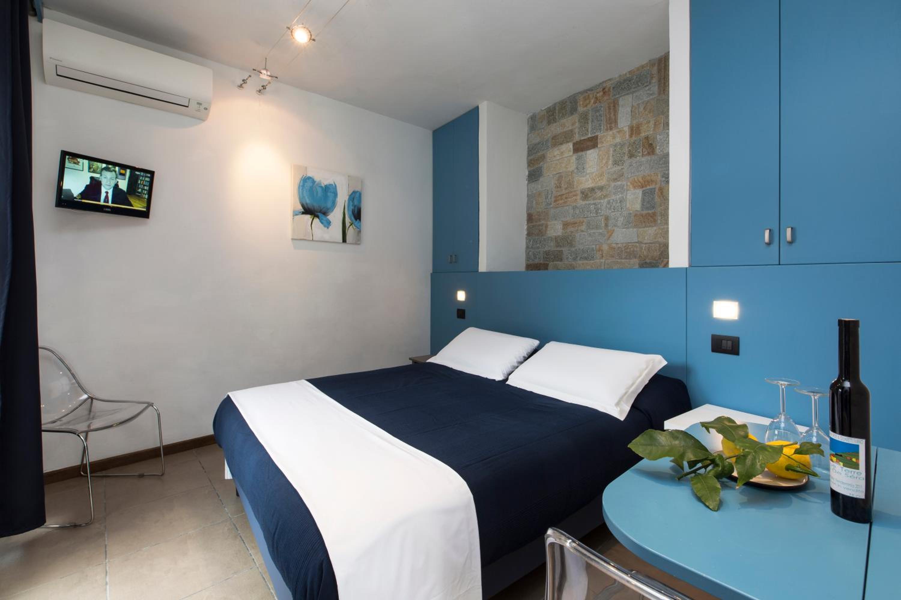 Deluxe Double Room with Balcony and Sea View photo 3