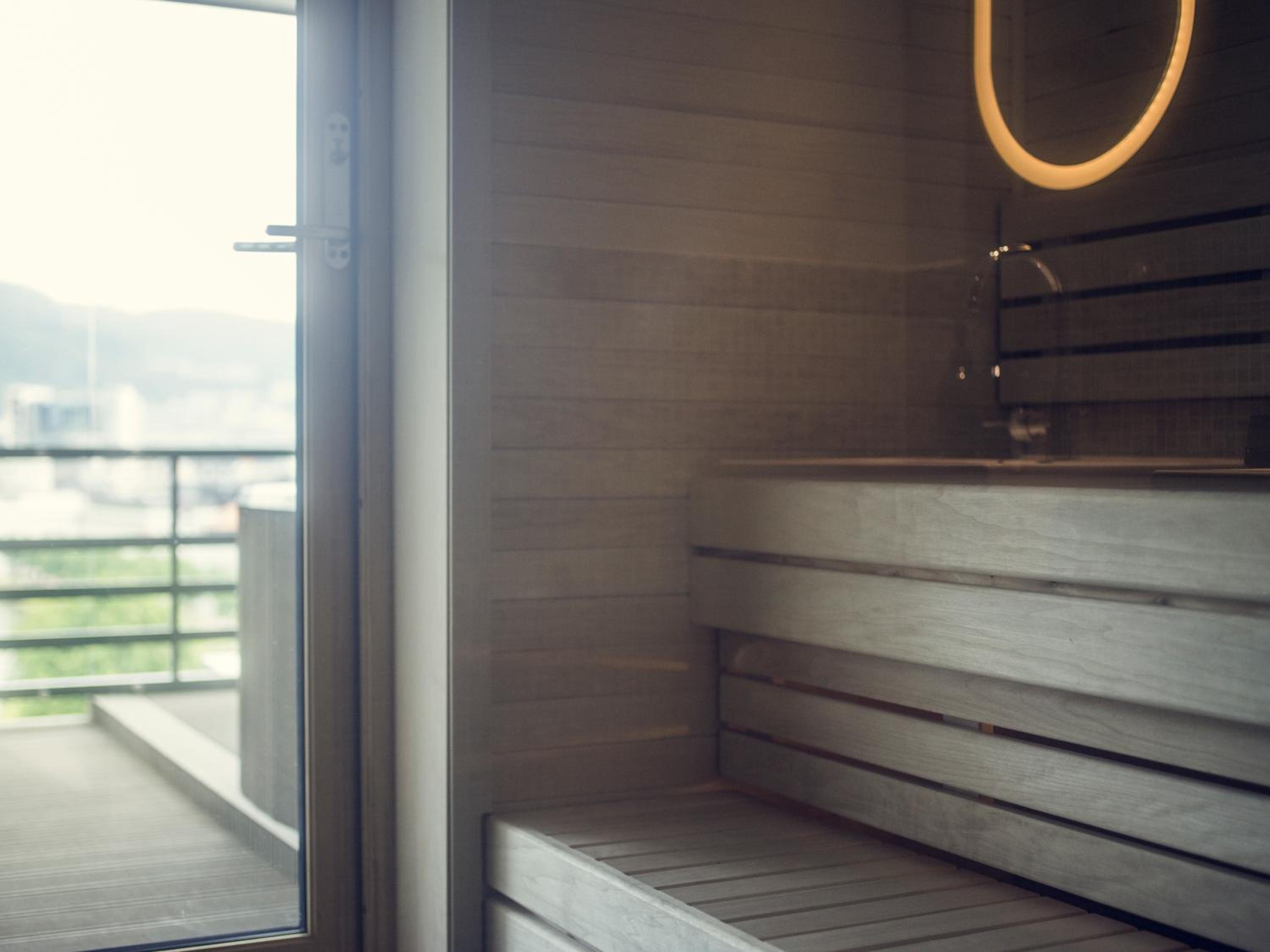 Norway Suite with Sauna and Jacuzzi photo 3