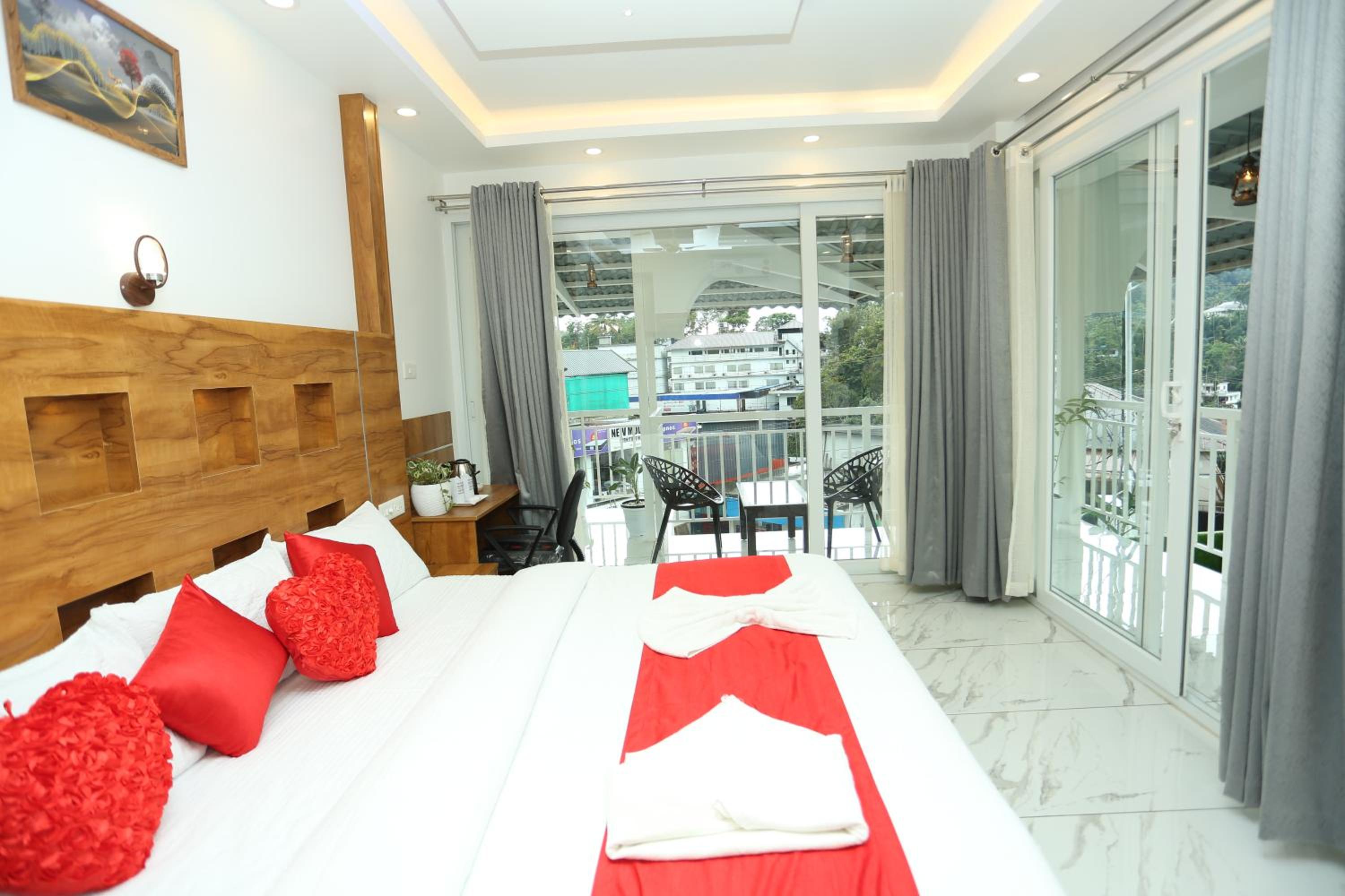 King Room with Balcony photo 2