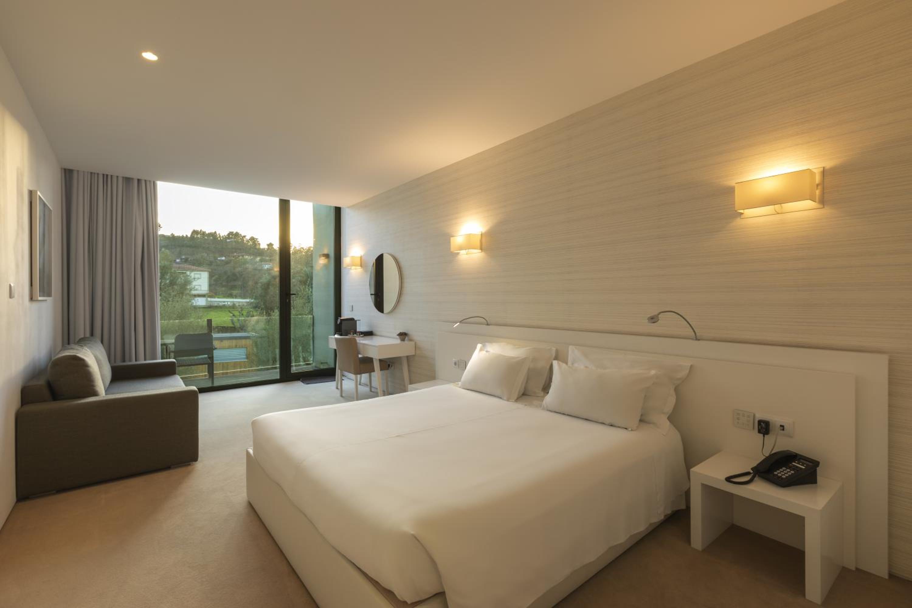 Deluxe Double Room with Balcony photo 1