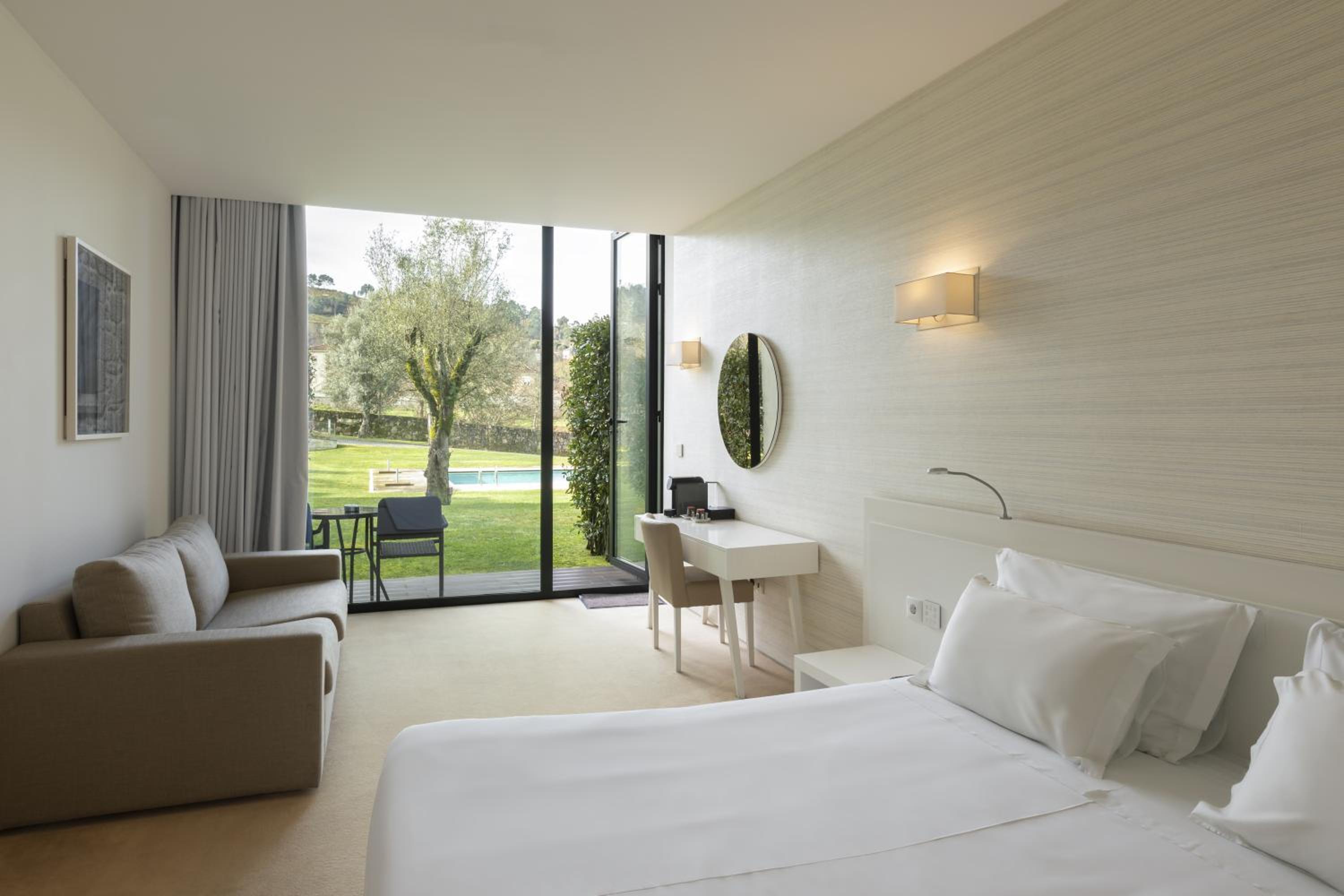 Deluxe Double Room photo 2