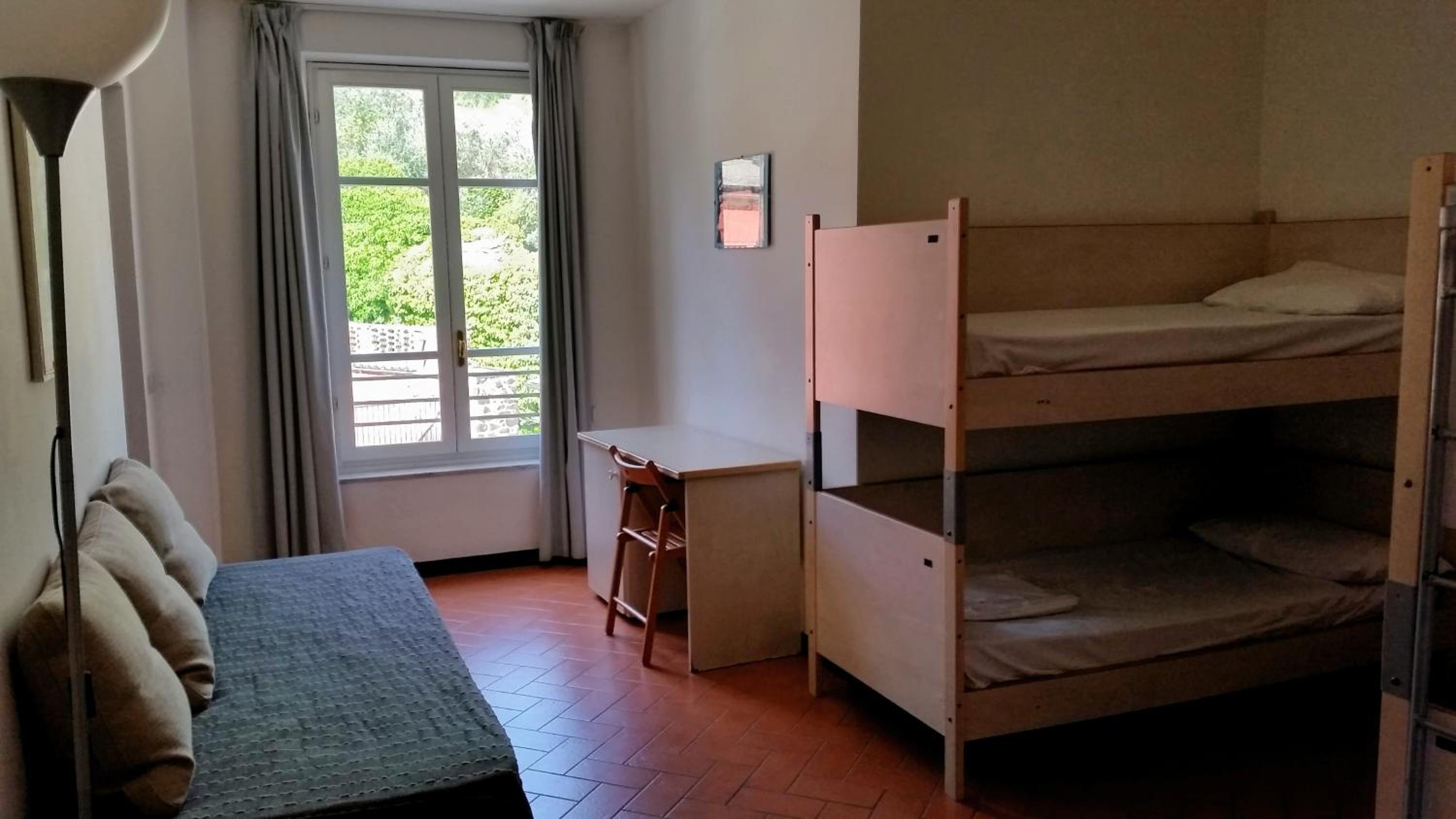 Quadruple Room with Private Bathroom photo 1