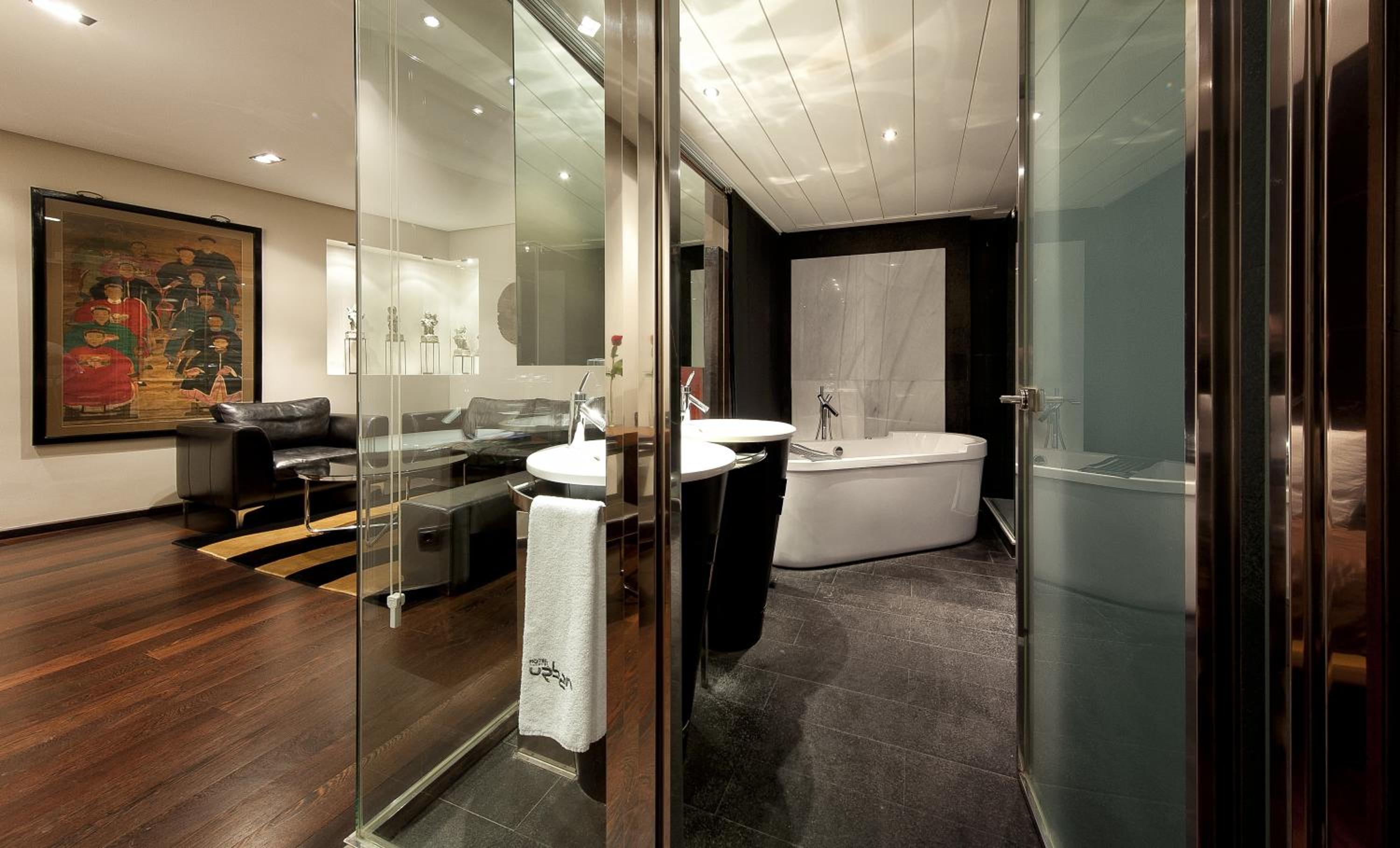 Suite - Photo 8