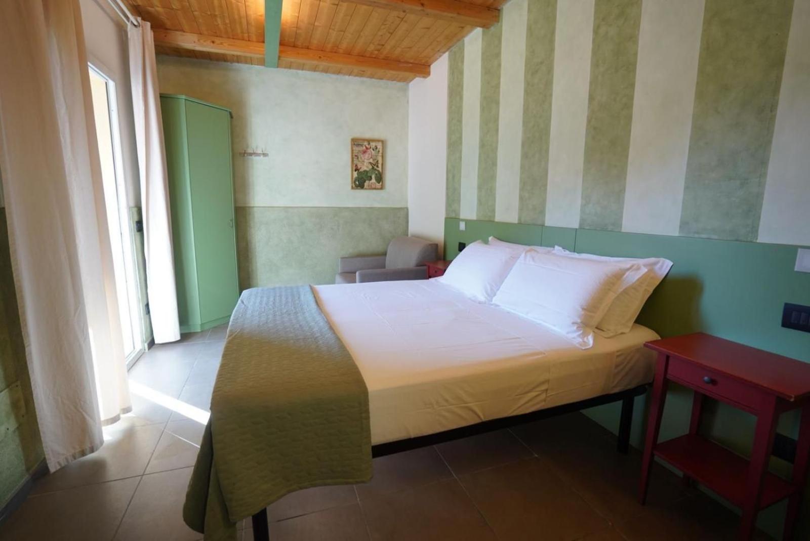 Deluxe Double or Twin Room with Sea View photo 2