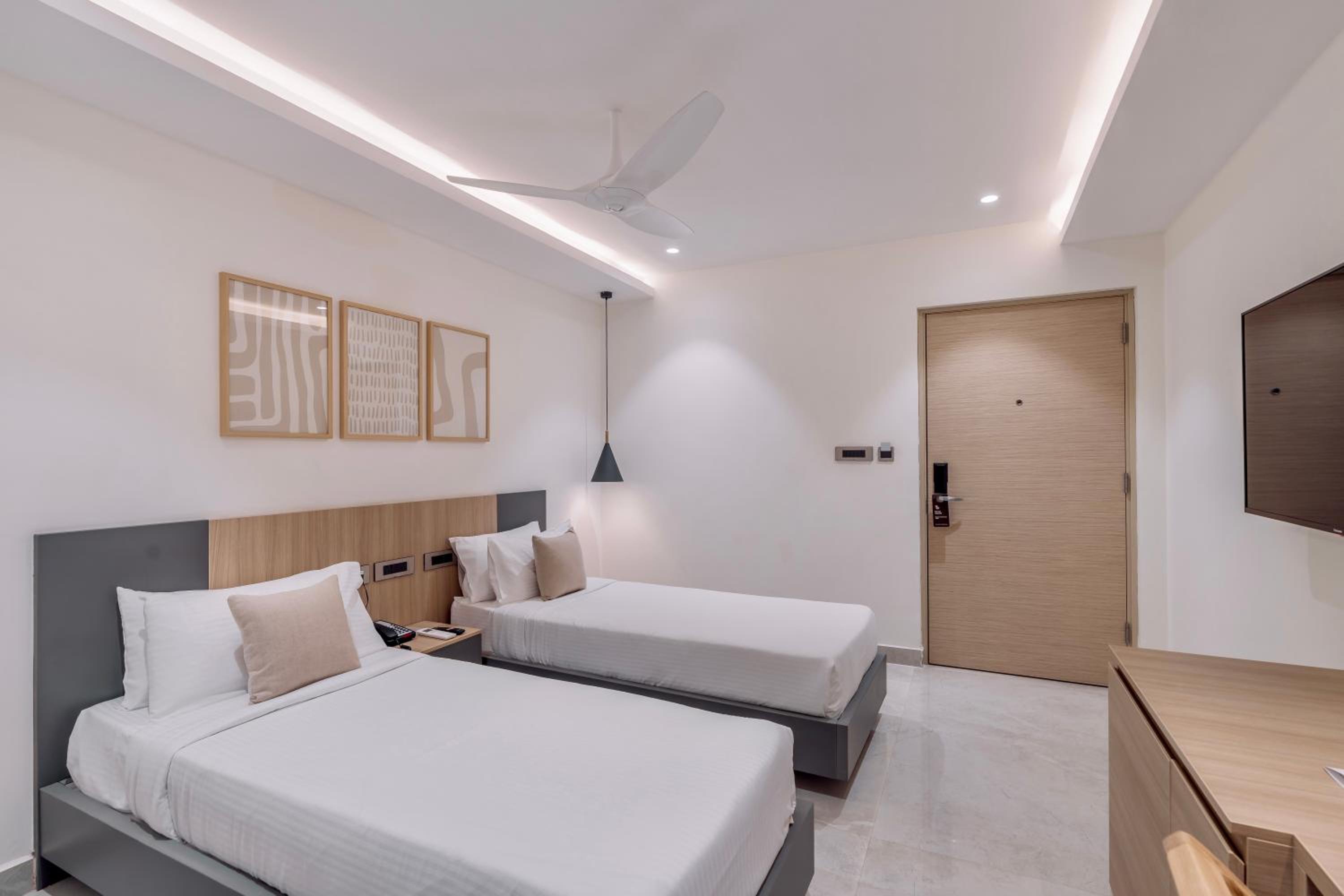 Premier King Supreme with Early Check-In & Late Check-Out upto 2 hours (subject to availability). Free Room Upgrade (subject to availability) photo 2