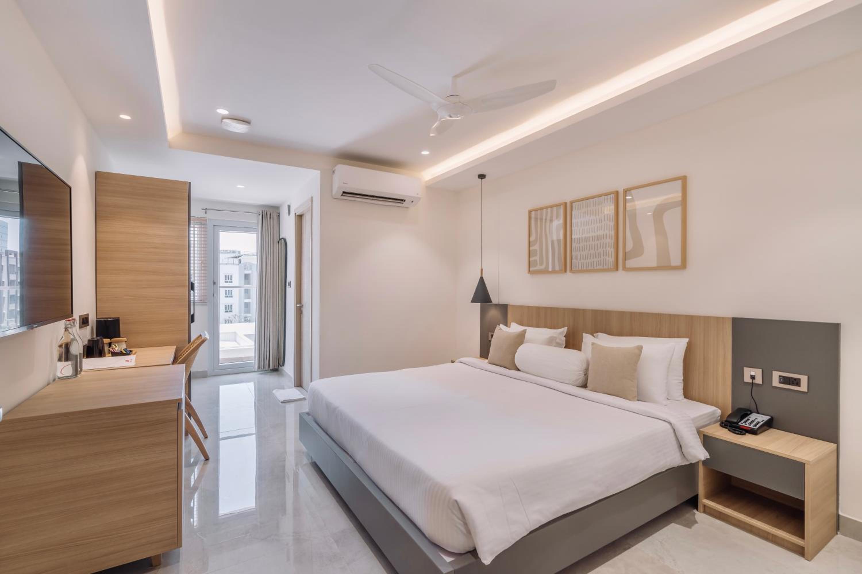 Premier King Supreme with Early Check-In & Late Check-Out upto 2 hours (subject to availability). Free Room Upgrade (subject to availability) photo 3