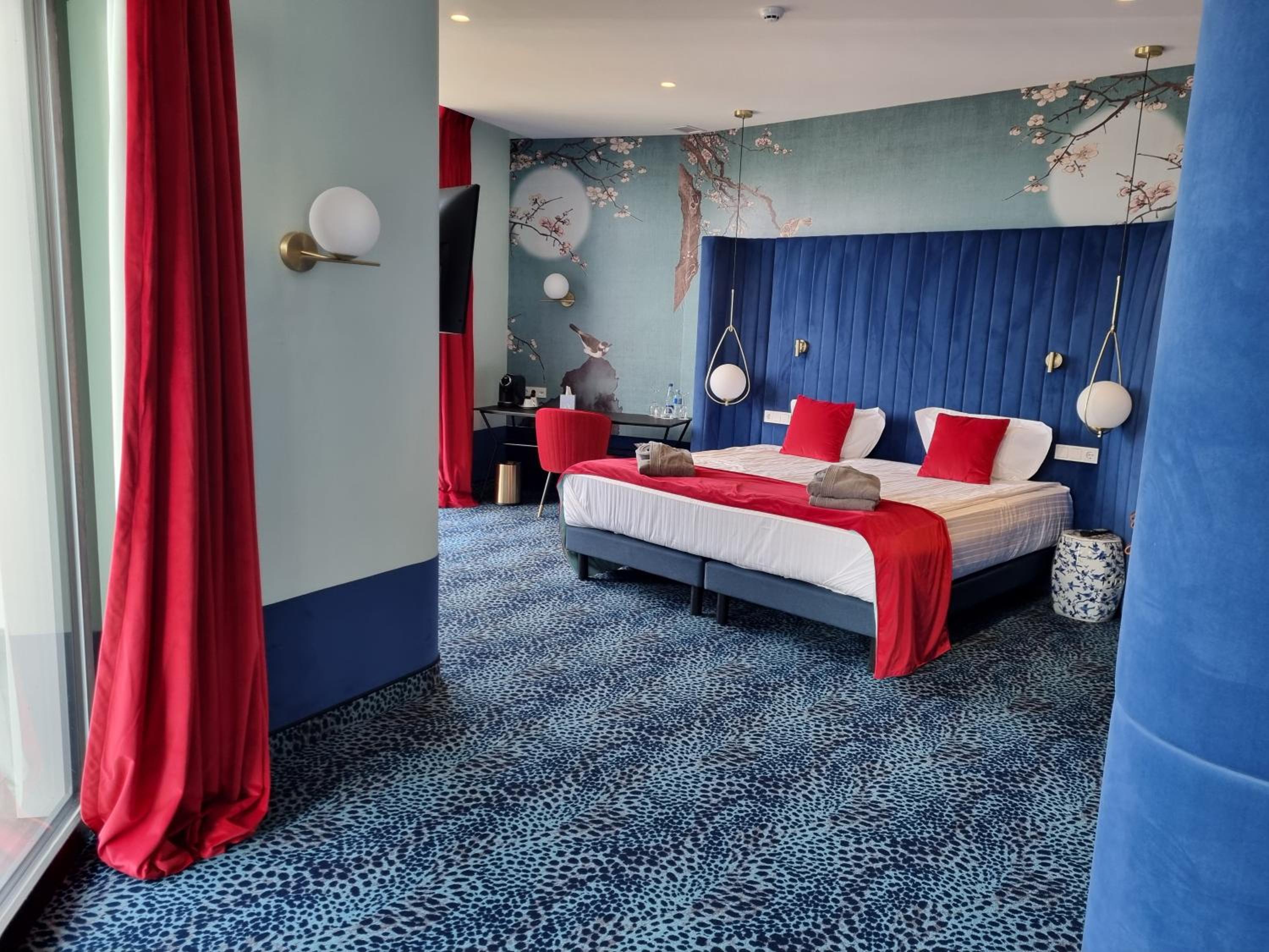 Suite with Balcony - Photo 13