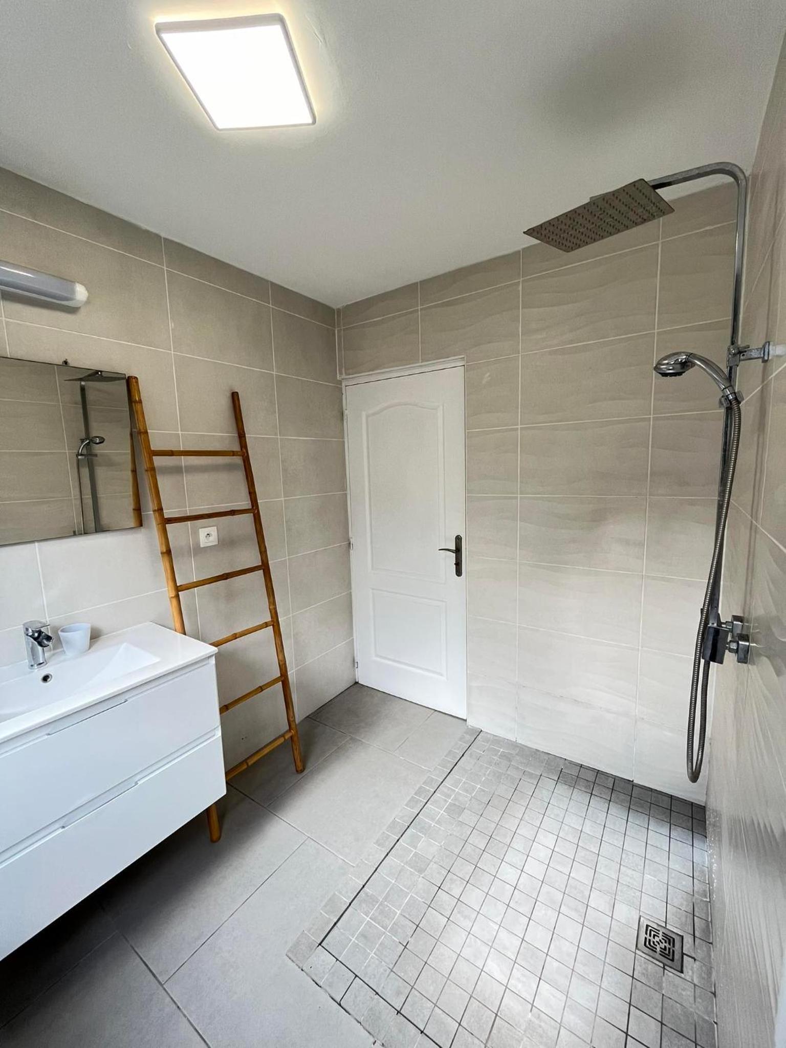 Three-Bedroom Villa photo 3