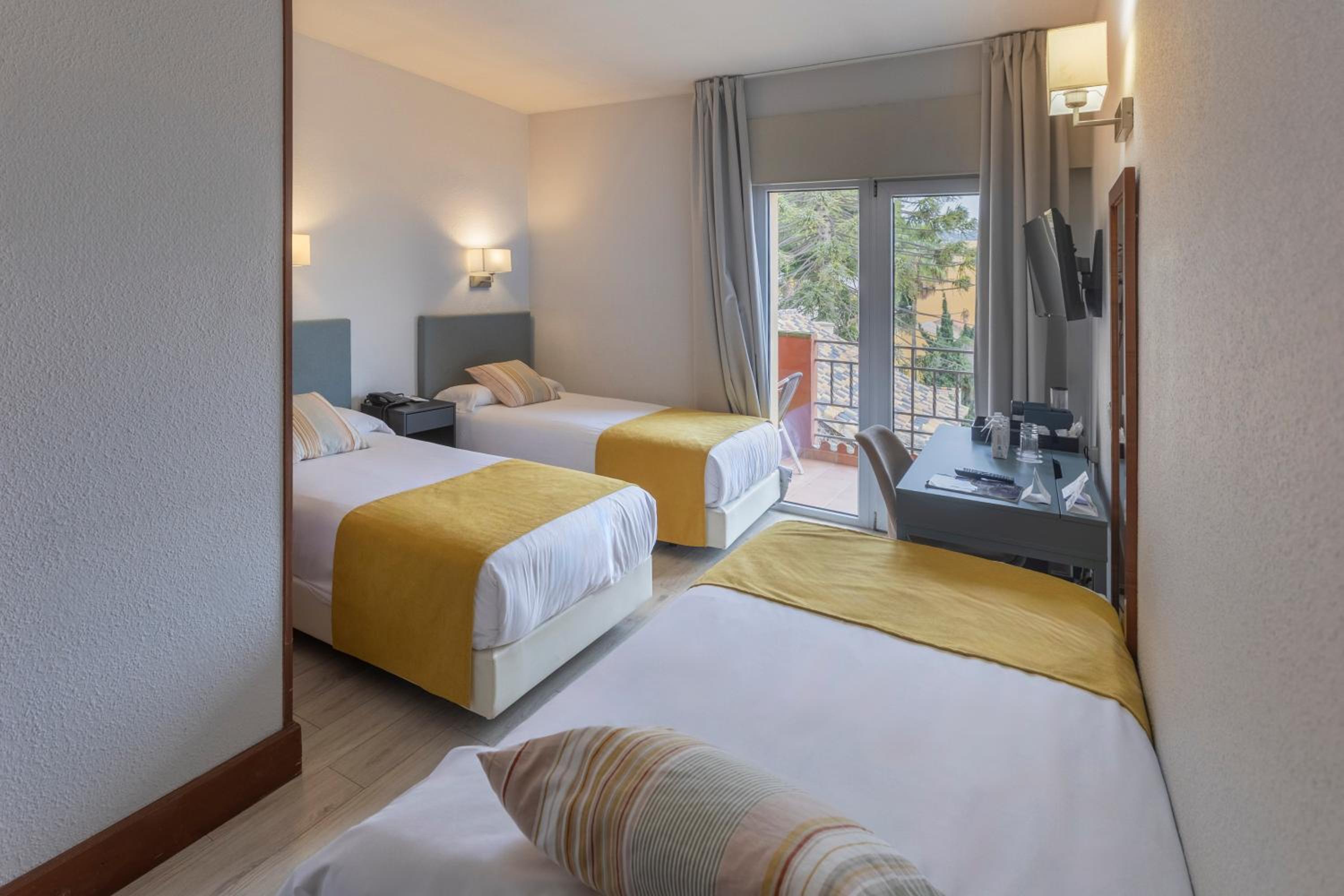 Habitación Triple con Balcón