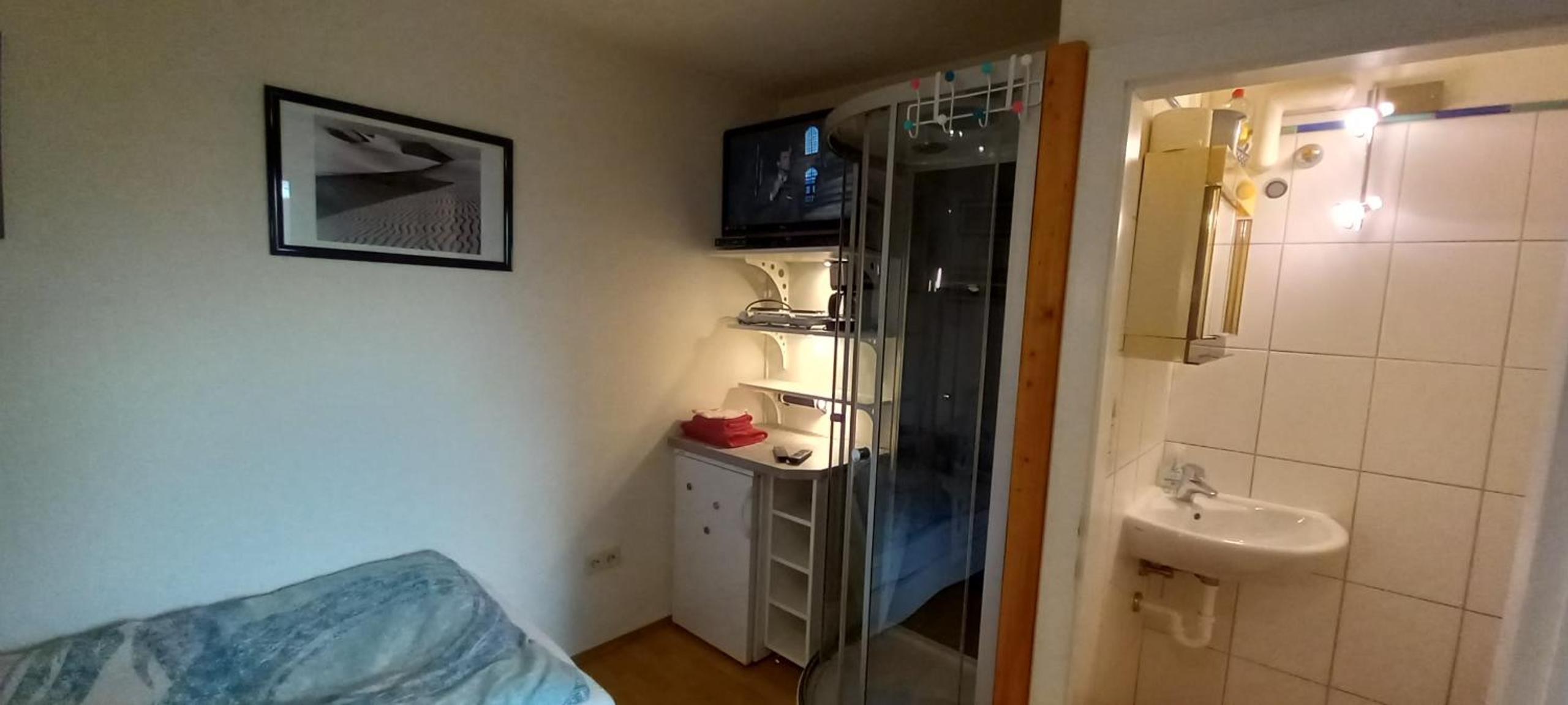 Budget Double Room photo 3