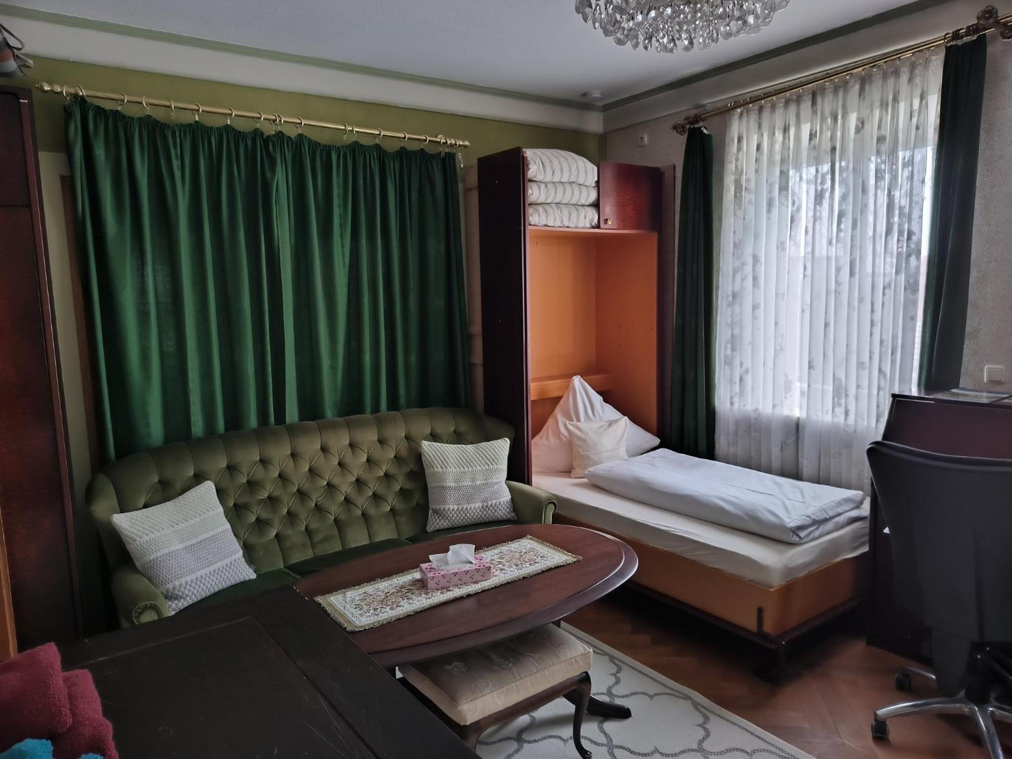 Triple Room with Shared Bathroom photo 2