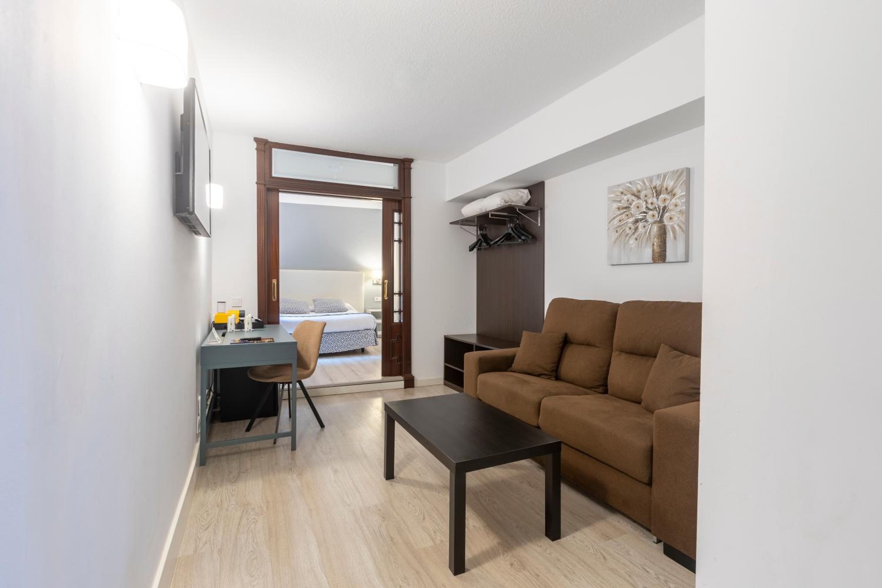 Family Room (2 Adults + 2 Children) photo 2